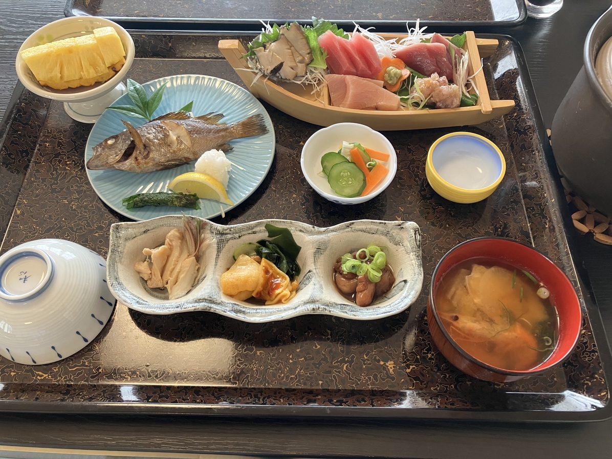 二食付き食べきりプラン　刺身定食　小鉢三点　土鍋ご飯【シニア　レディース向け】