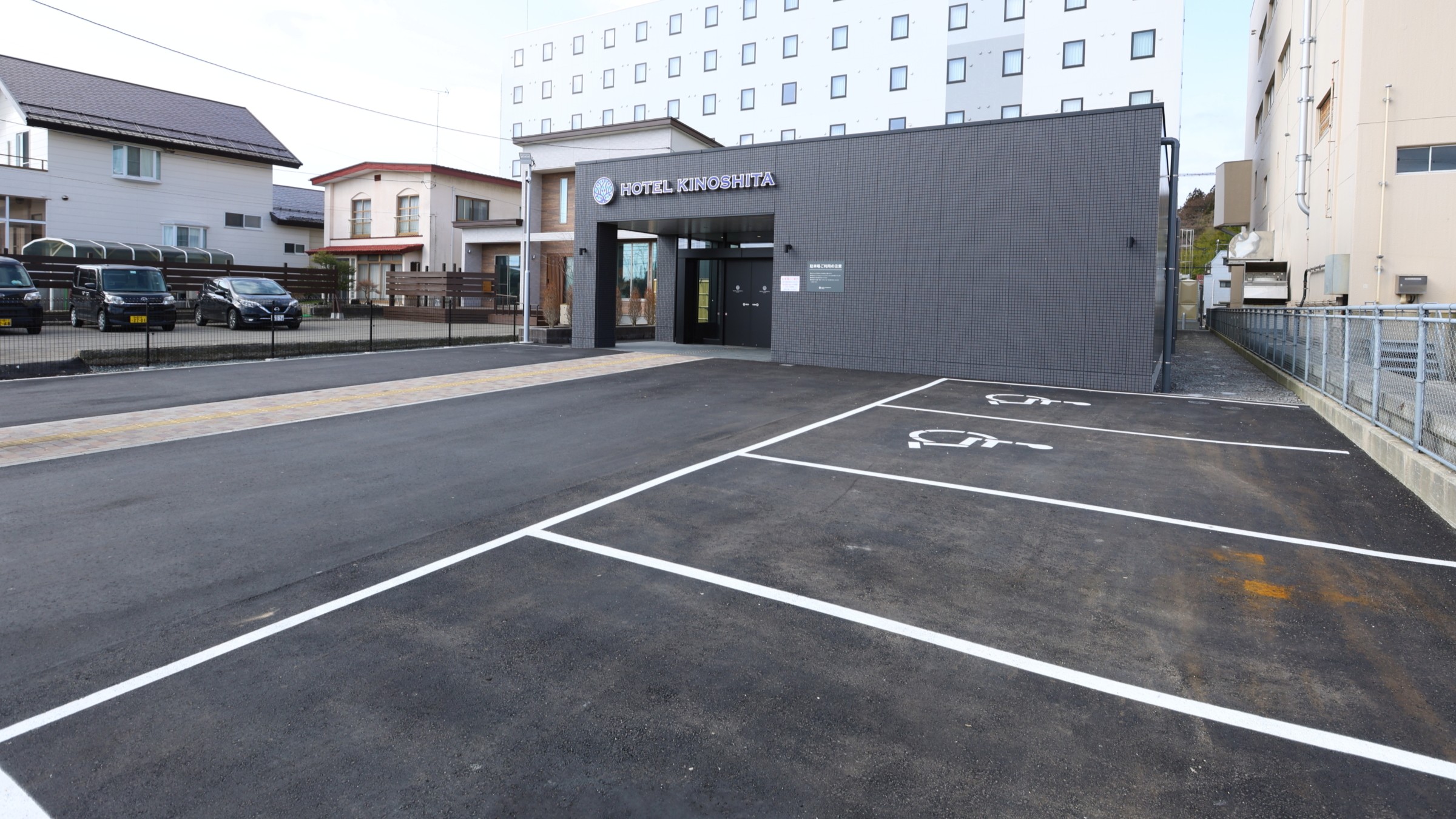 館内設備　館内駐車場（先着順）