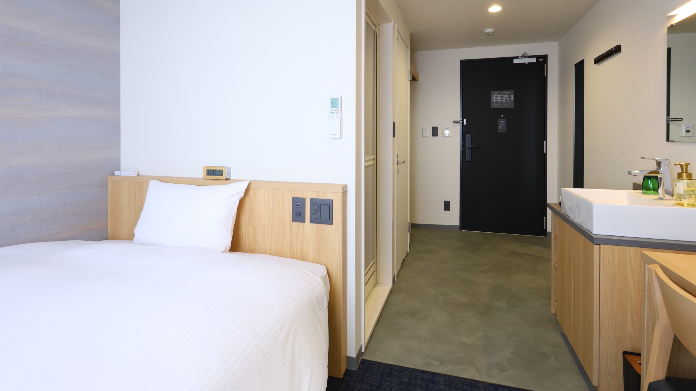 ＜禁煙＞ダブル【15㎡／ベッド幅140cm】