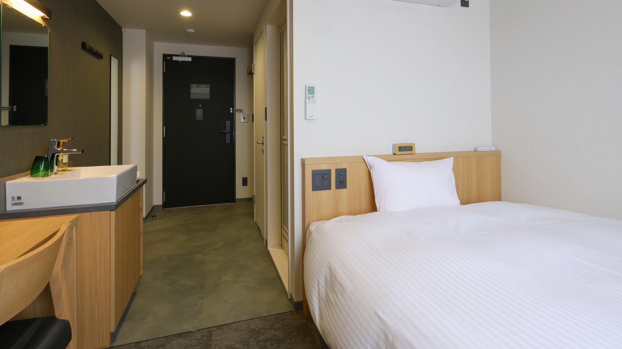 ＜禁煙＞ダブル【15㎡／ベッド幅140cm】