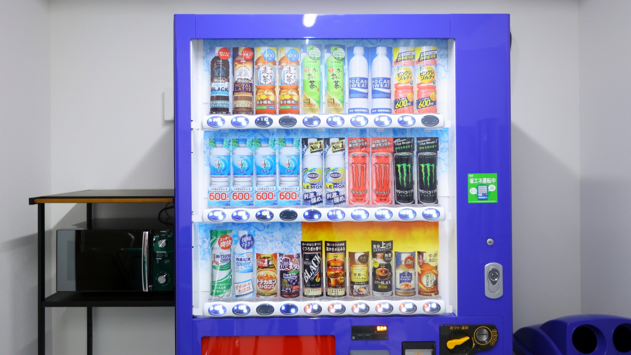 館内設備　5Fソフトドリンク自動販売機・電子レンジ