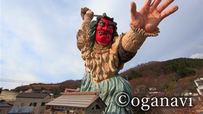 観光地　なまはげ立像　門前