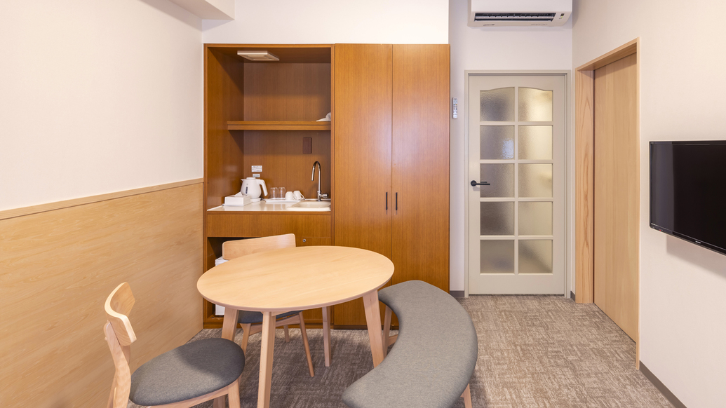 2ベッドルームファミリーアパートメント（２０平米・ベッド幅１００㎝ x ２台 、１６０㎝ x １台