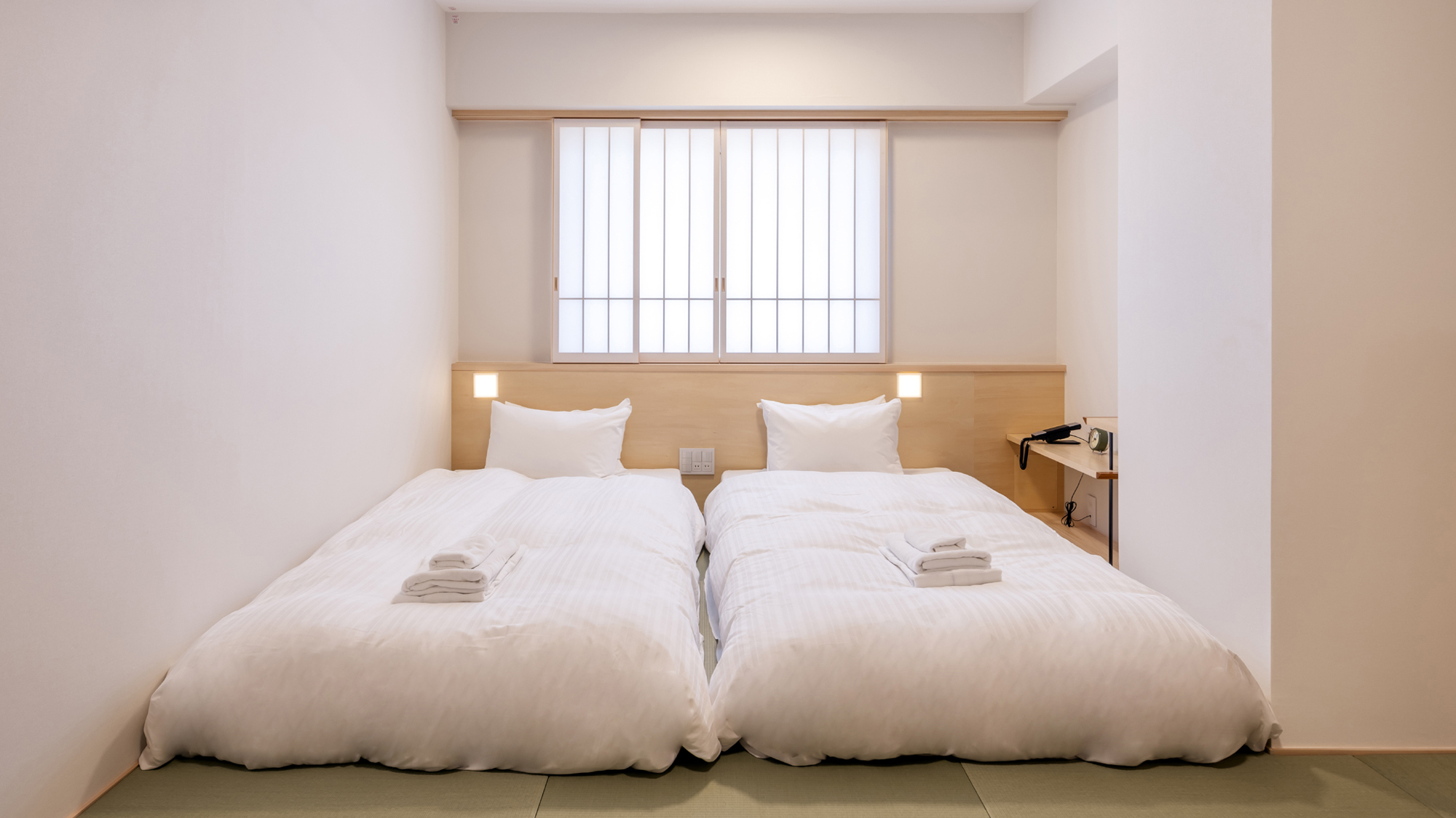 2ベッドルームファミリーアパートメント（２０平米・ベッド幅１００㎝ x ２台 、１６０㎝ x １台