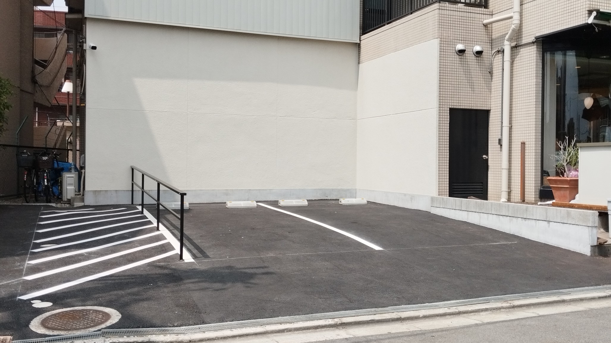 駐車場（１日２台まで先着順・有料）もございます