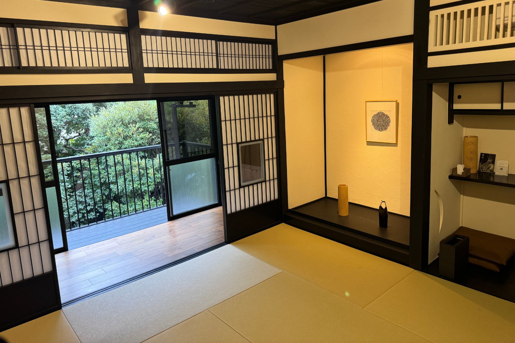 床の間から見えるベランダ