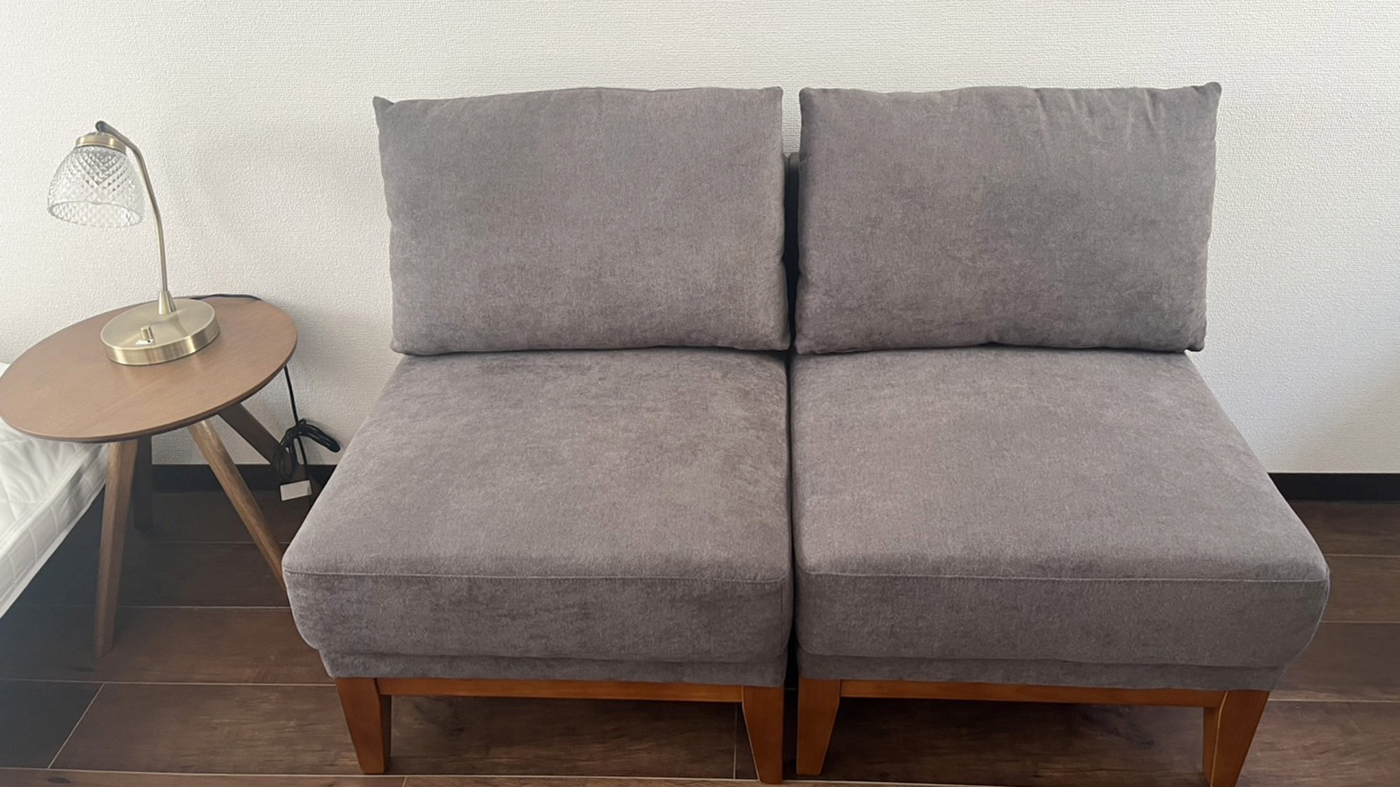 ・【客室／ソファ】ソファに座ってのんびりお寛ぎください