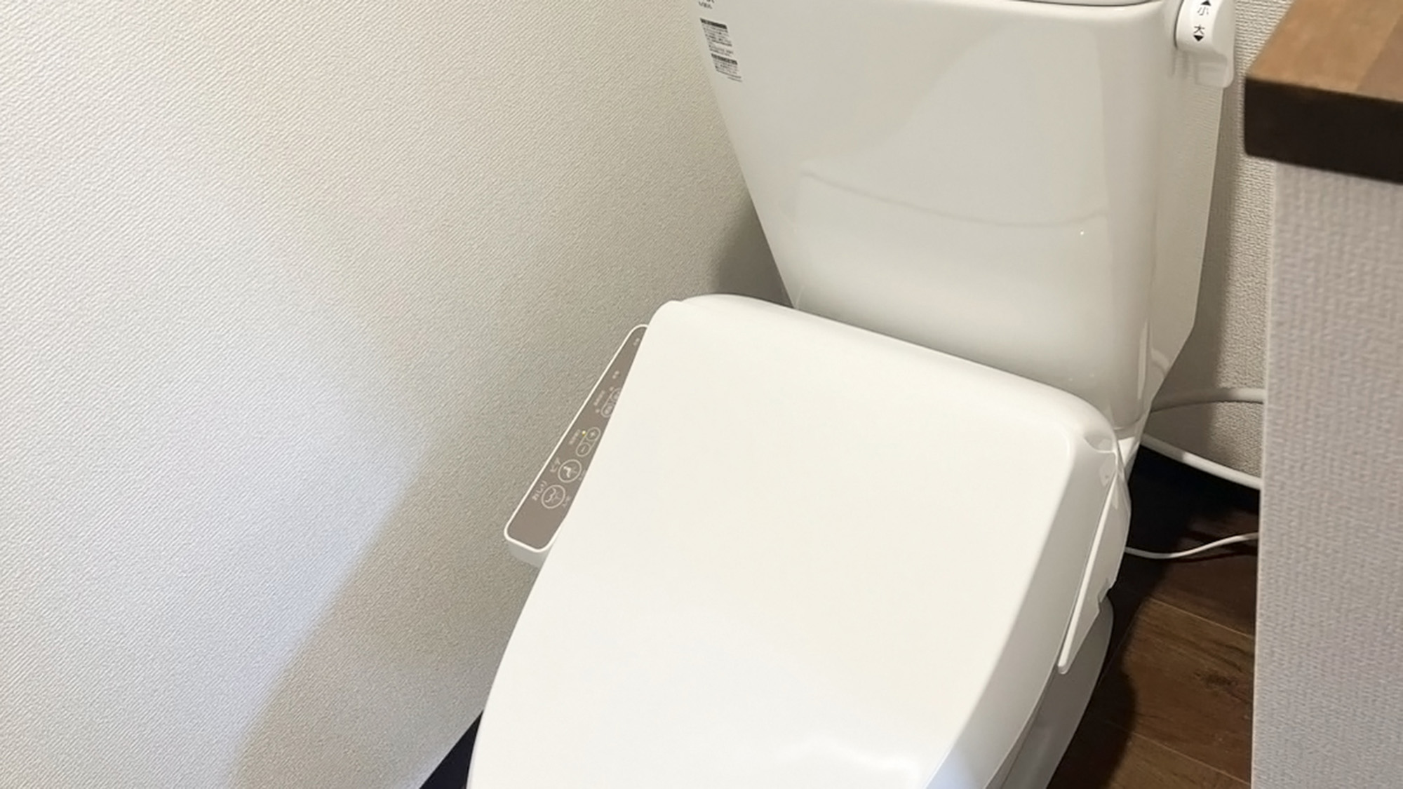 ・【客室／トイレ】温水洗浄便座付トイレがございます