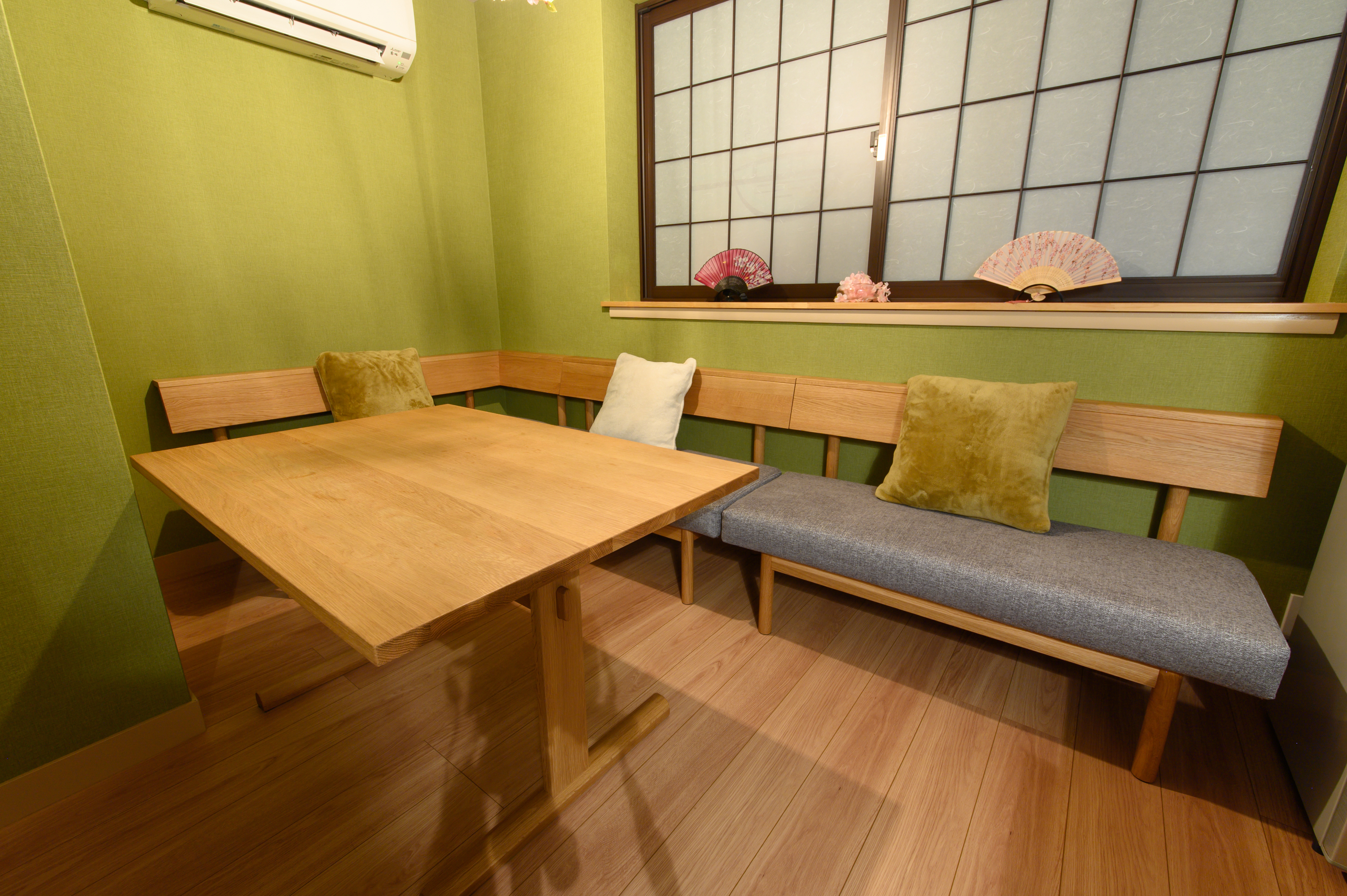 ダイニングテーブル