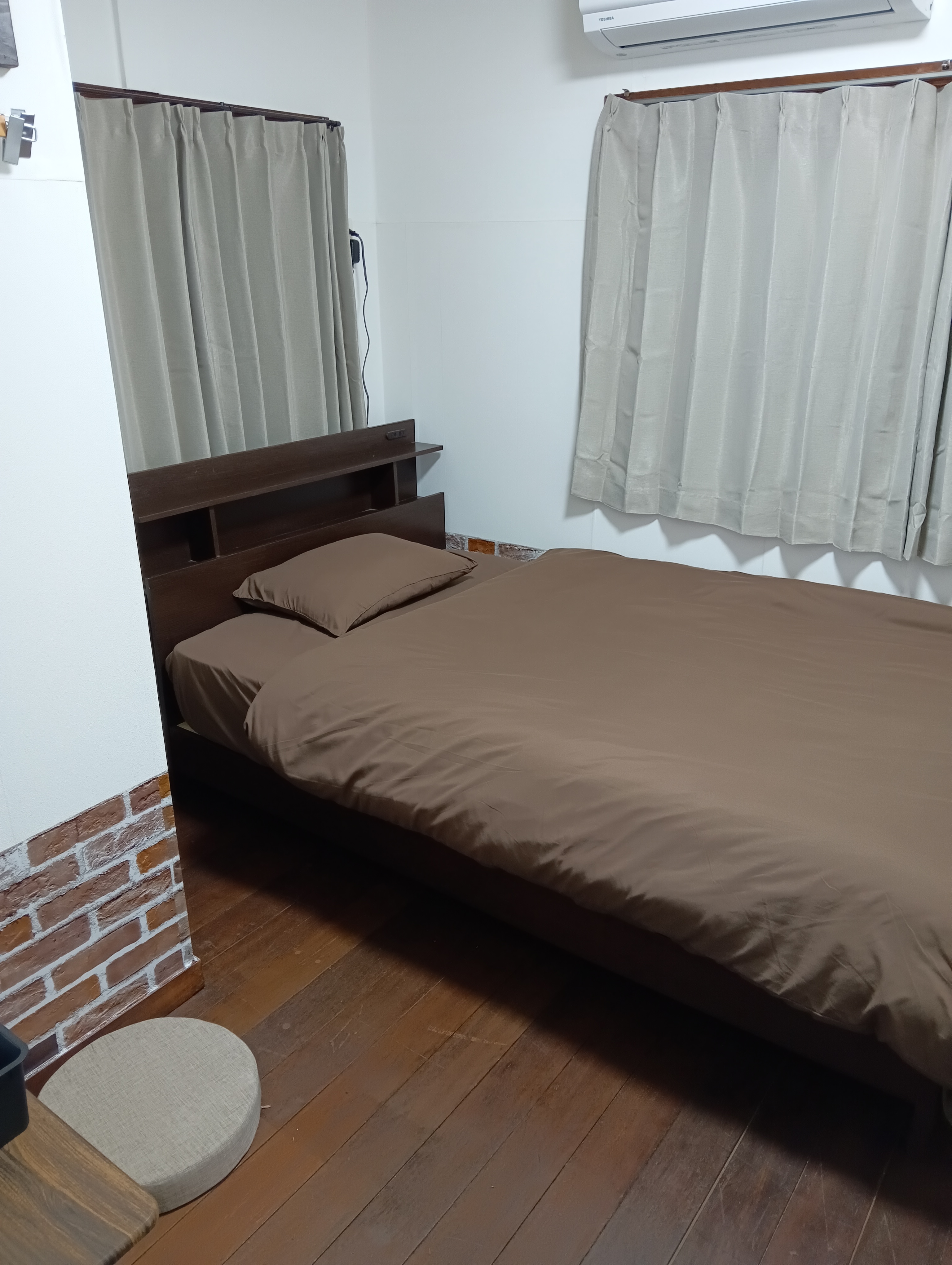 洋室4畳セミダブル。日南市の隠れ絶景ポイント津ノ峰を名称にしたお部屋。