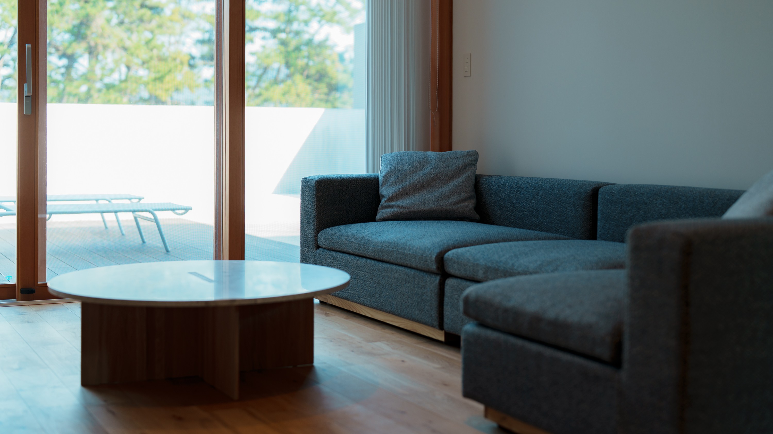 【calm（カーム）】ゆったりと寛げるリビング。