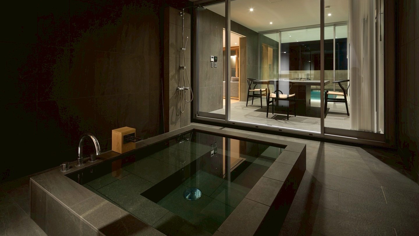 【calm（カーム）】露天風呂でゆったりと湯浴みを。