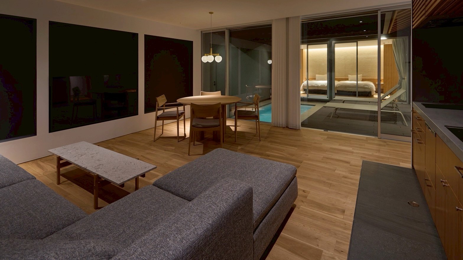 【bliss（ブリス）】天橋立を望み、ゆったりと寛げるリビング。