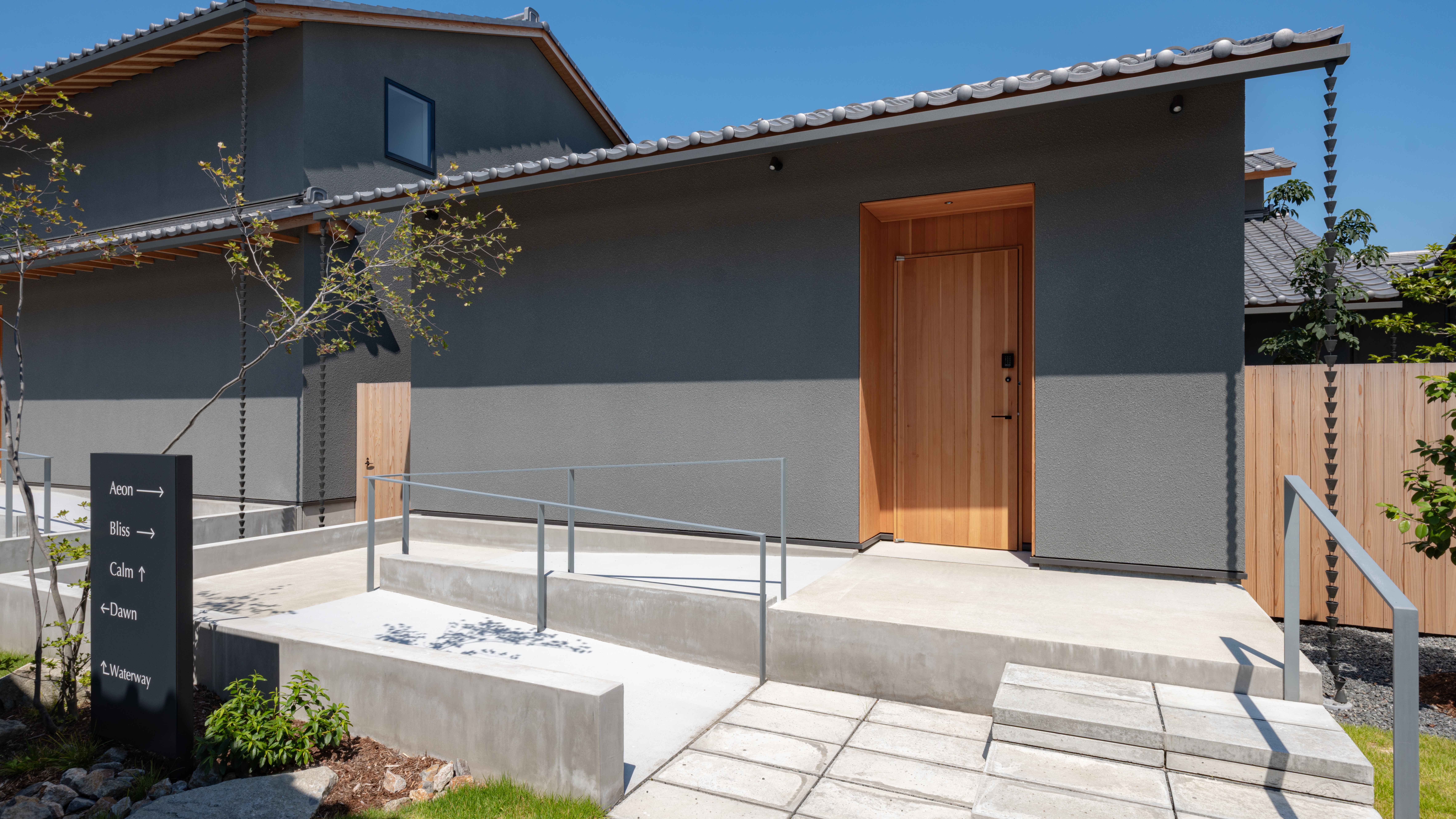 【外観】天橋立の運河沿いで、非日常の情景を味わう。