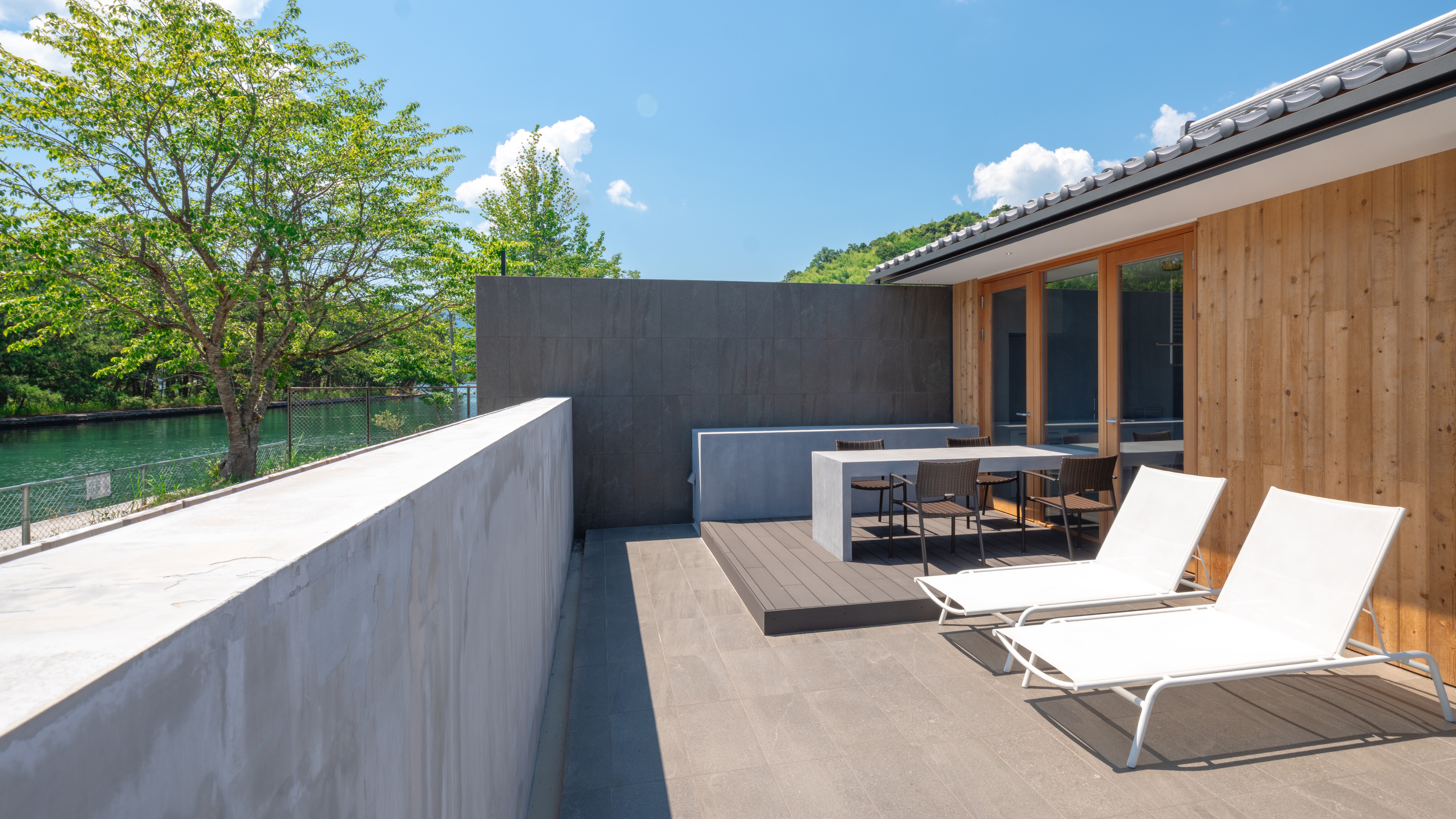 【aeon（エオン）】天橋立の運河を一望するテラス付のプライベートプールで、ごゆるりと。