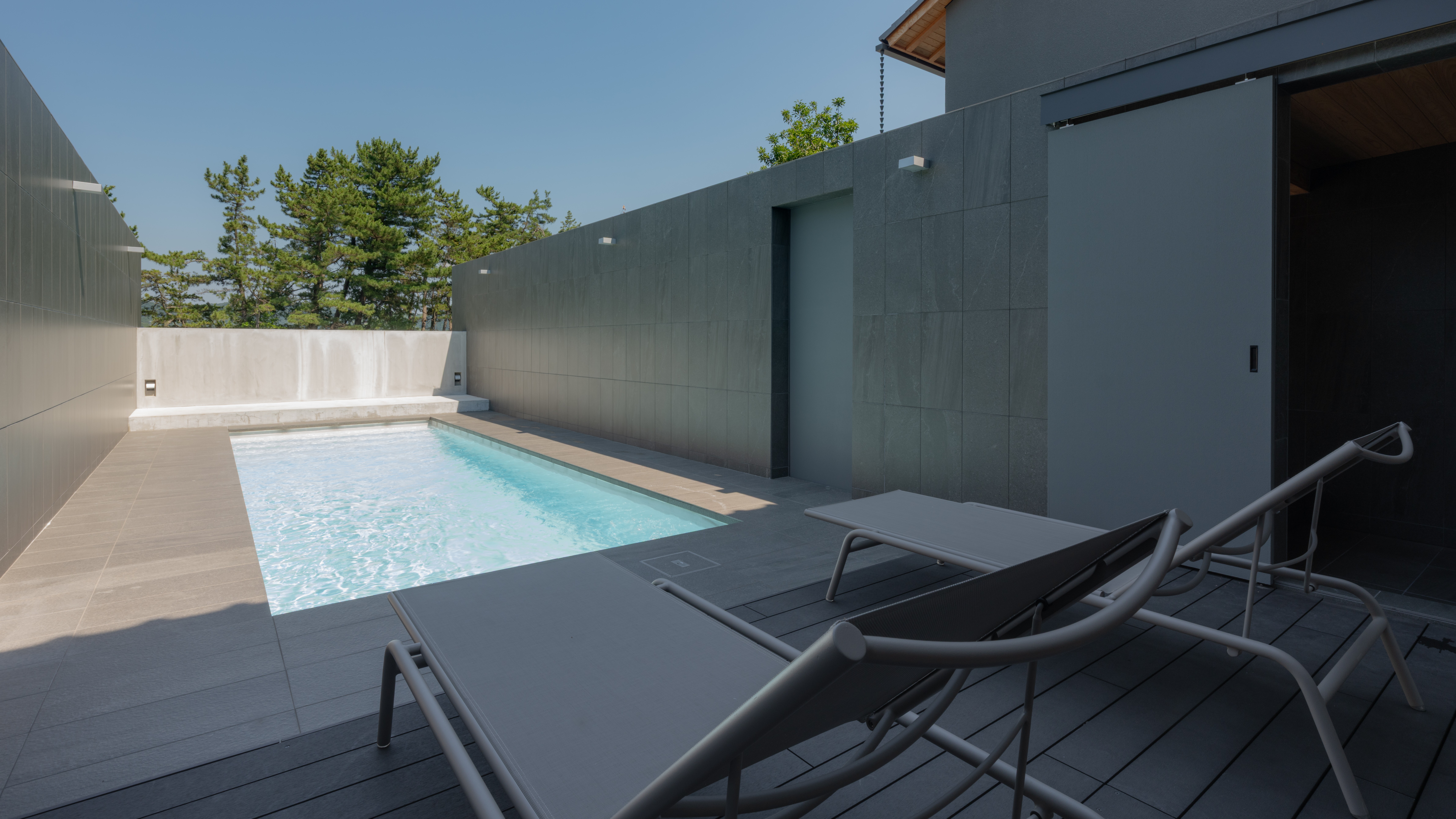 【dawn（ドーン）】天橋立に溶け込むようなプールで愉しむ。