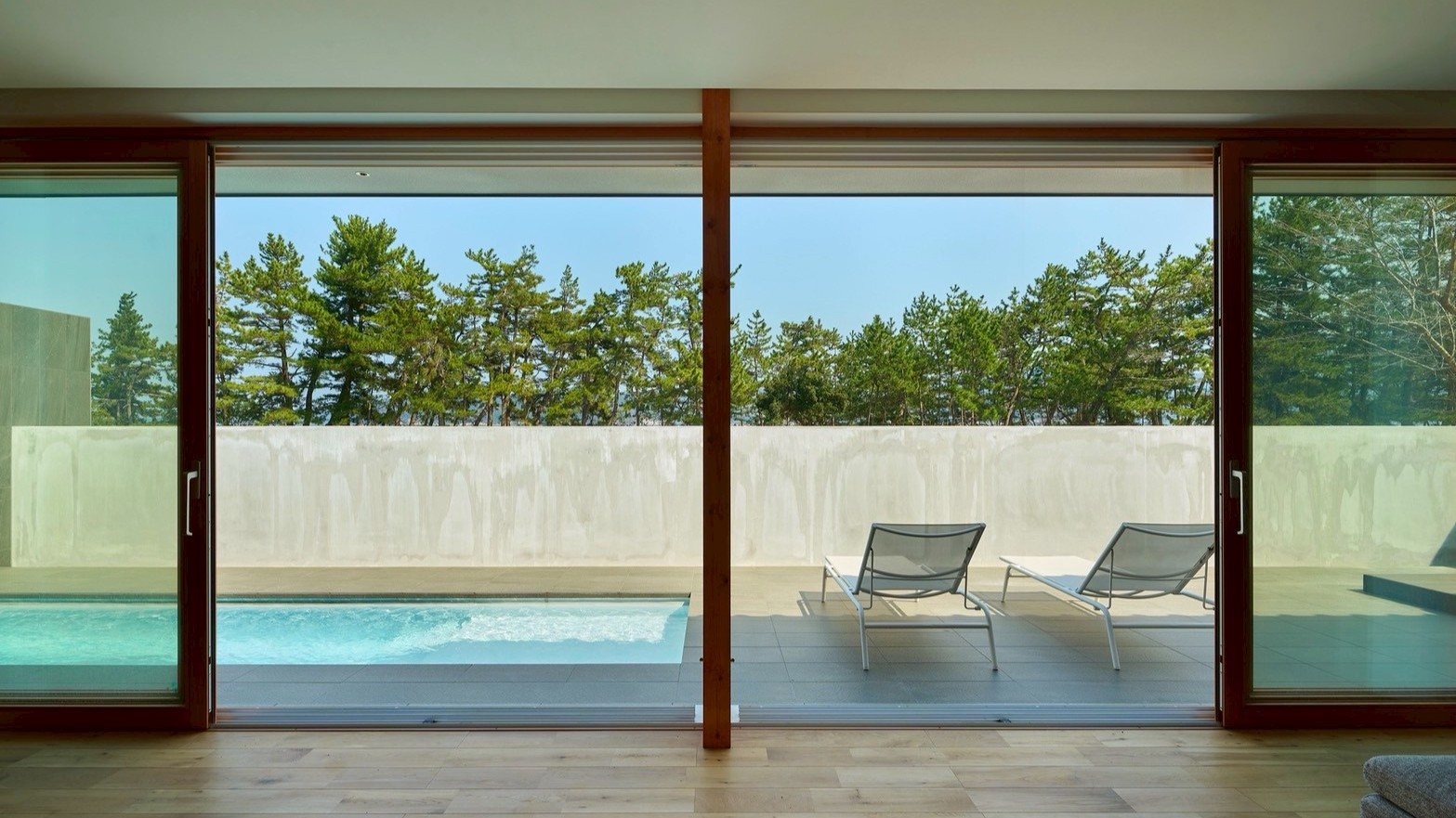 【aeon（エオン）】天橋立の運河を一望するテラス付のプライベートプールで、ごゆるりと。