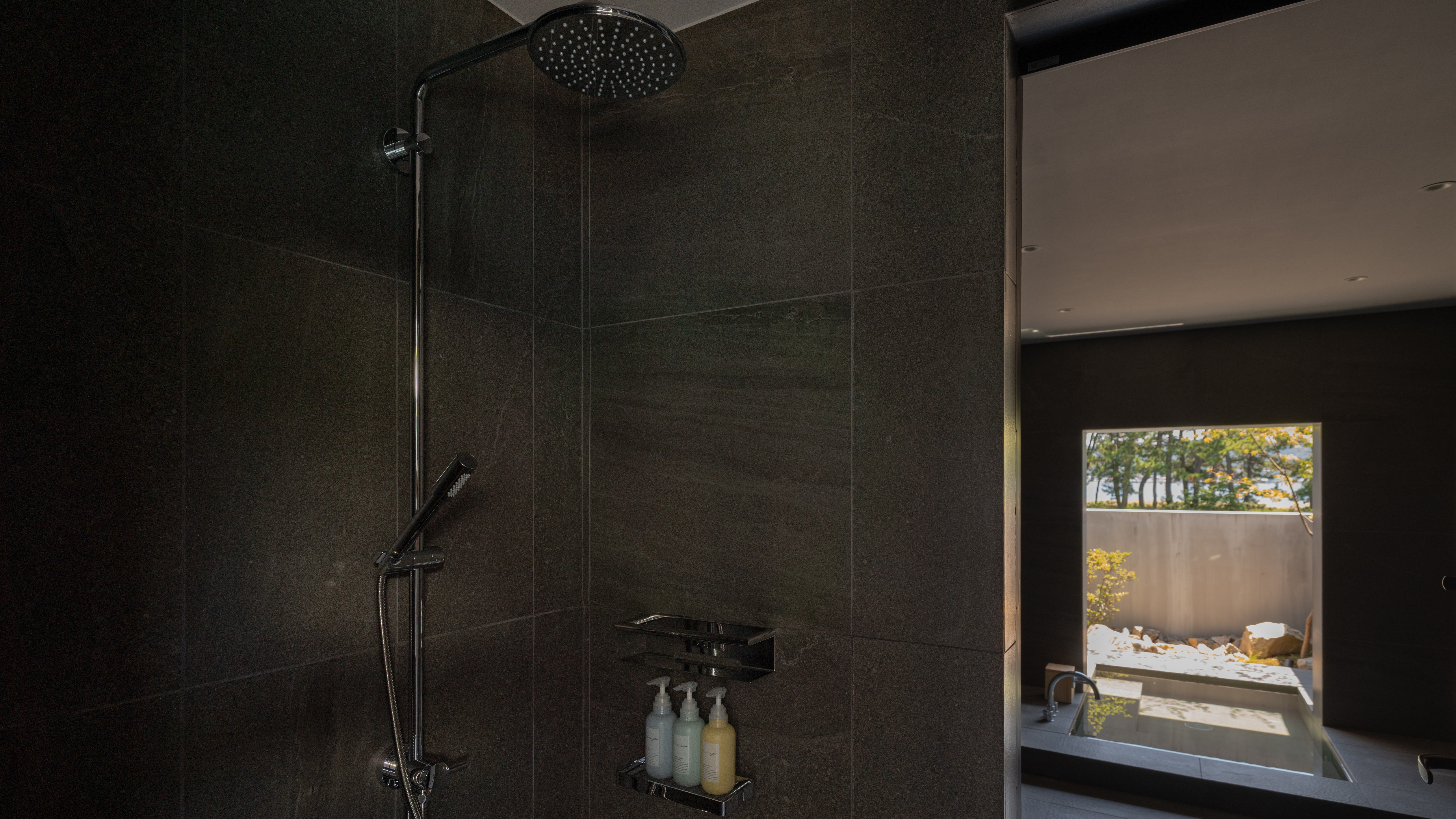 【bliss（ブリス）】露天風呂でゆったりと湯浴みを愉しむ。