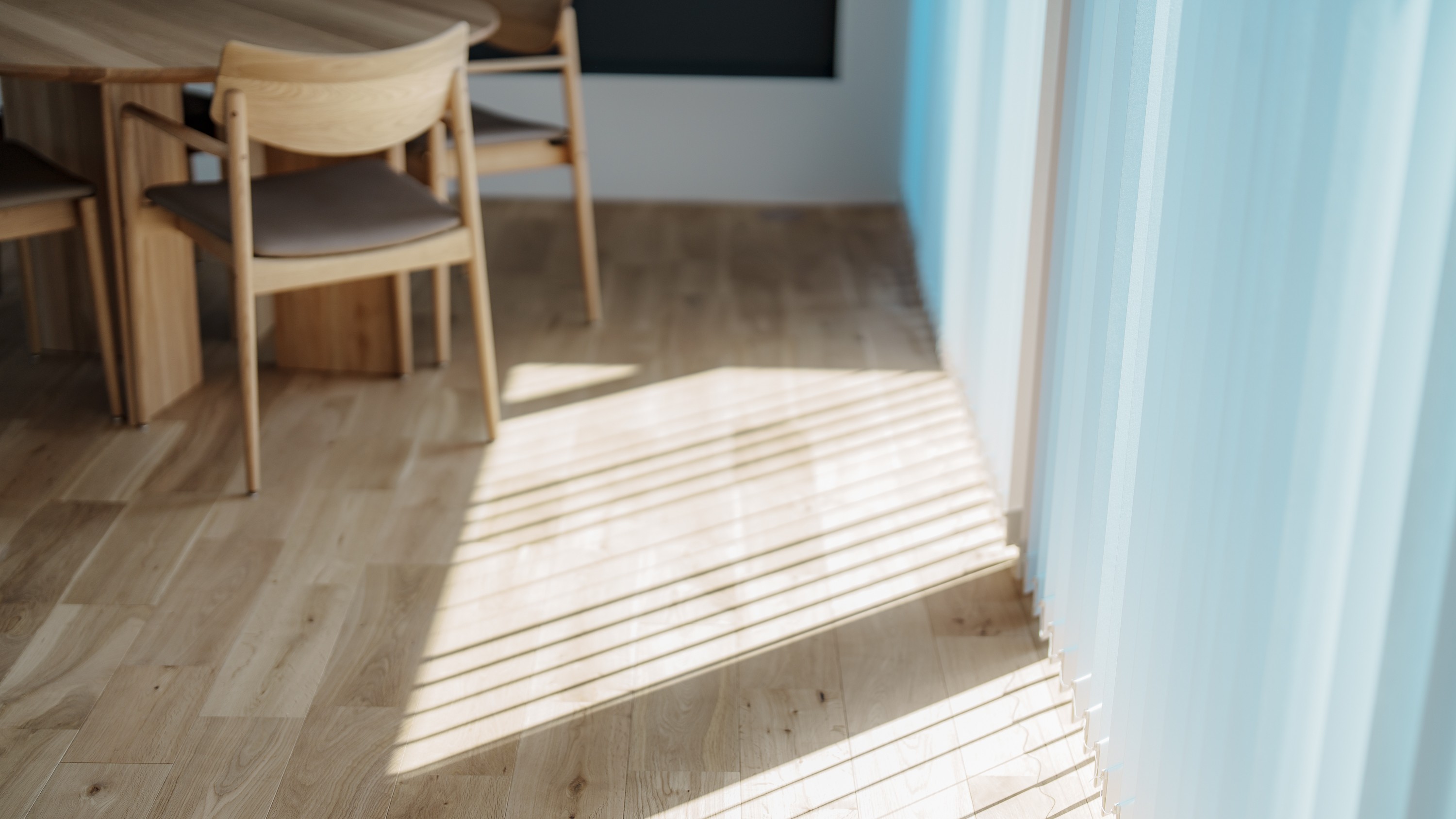 【bliss（ブリス）】柔らかい光が差し込むリビング。