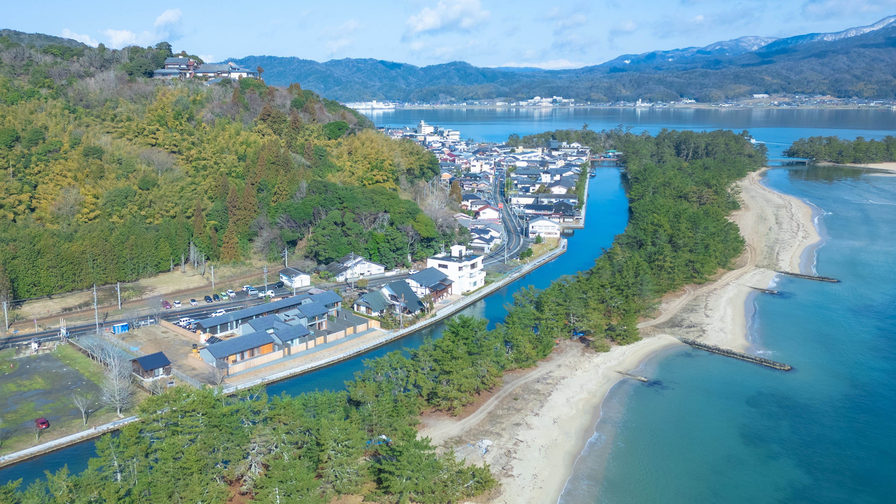 【周辺の景色】天橋立の運河沿いで、非日常の情景を味わう。