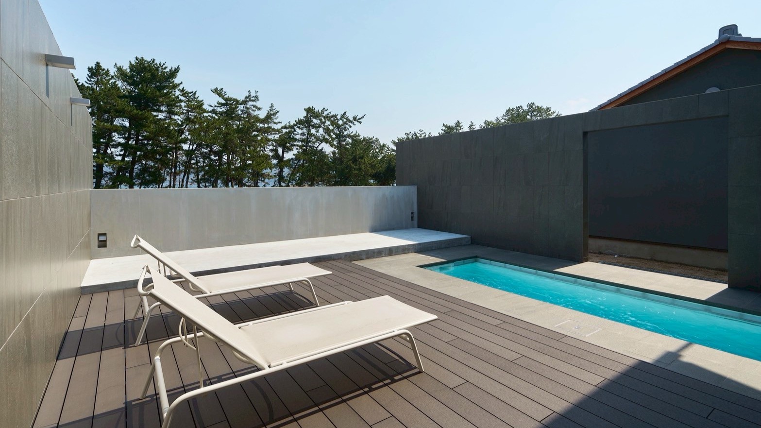 【calm（カーム）】天橋立に溶け込むようなプールでゆっくりと。