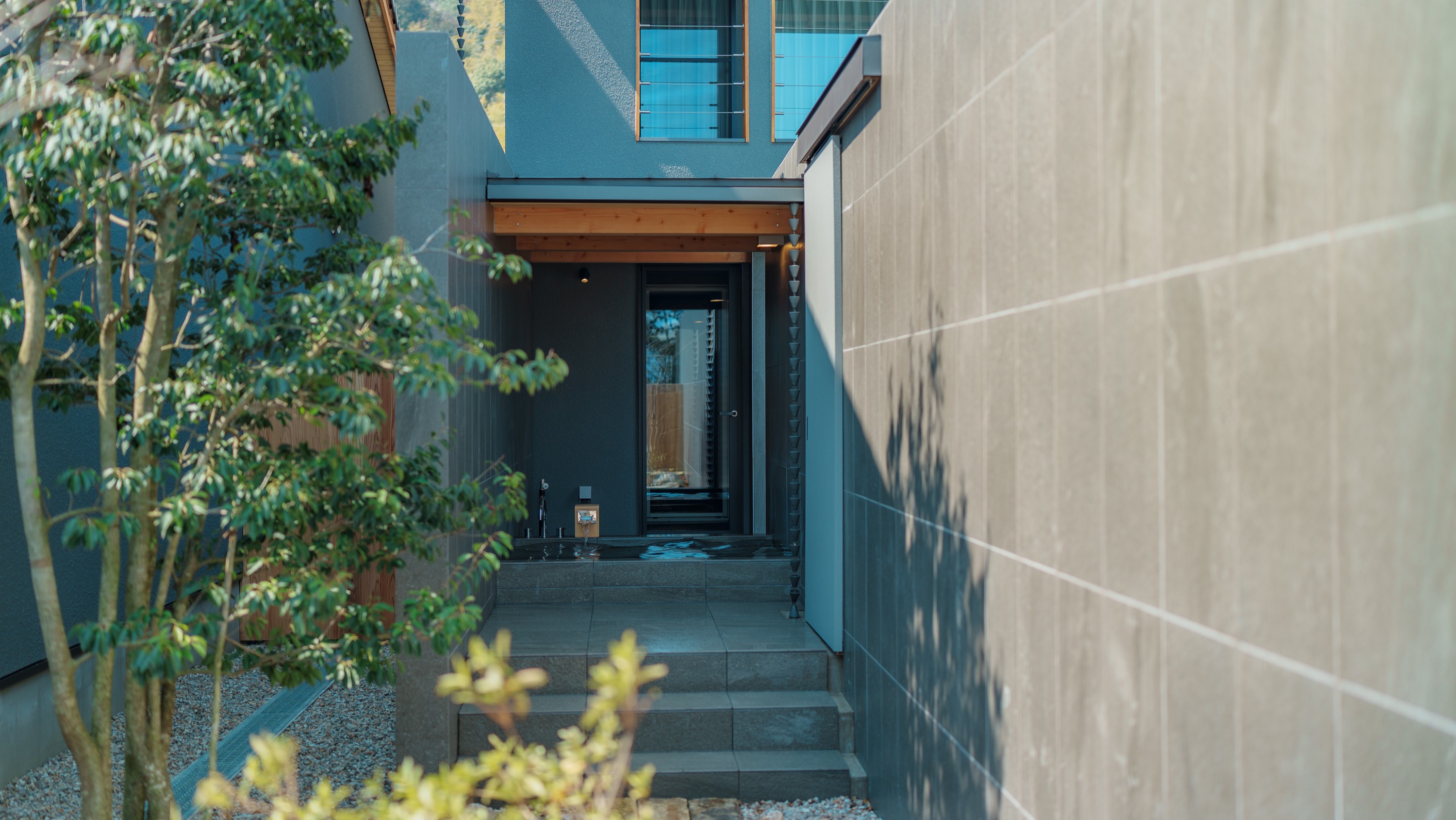 【dawn（ドーン）】露天風呂でゆったりと湯浴みを。