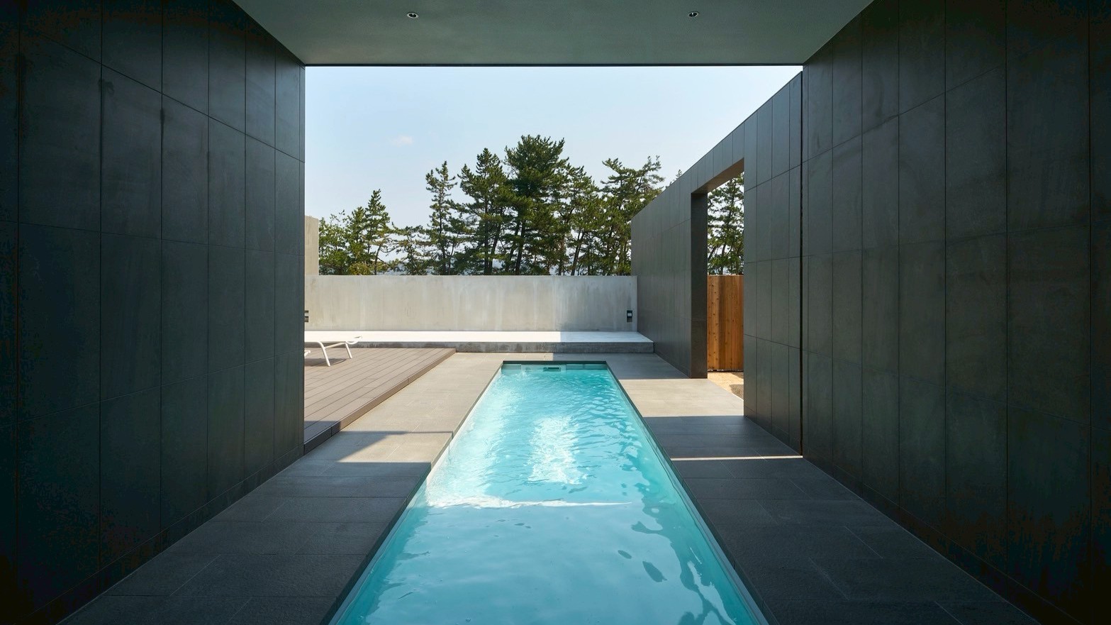 【calm（カーム）】天橋立に溶け込むようなプールでゆっくりと。