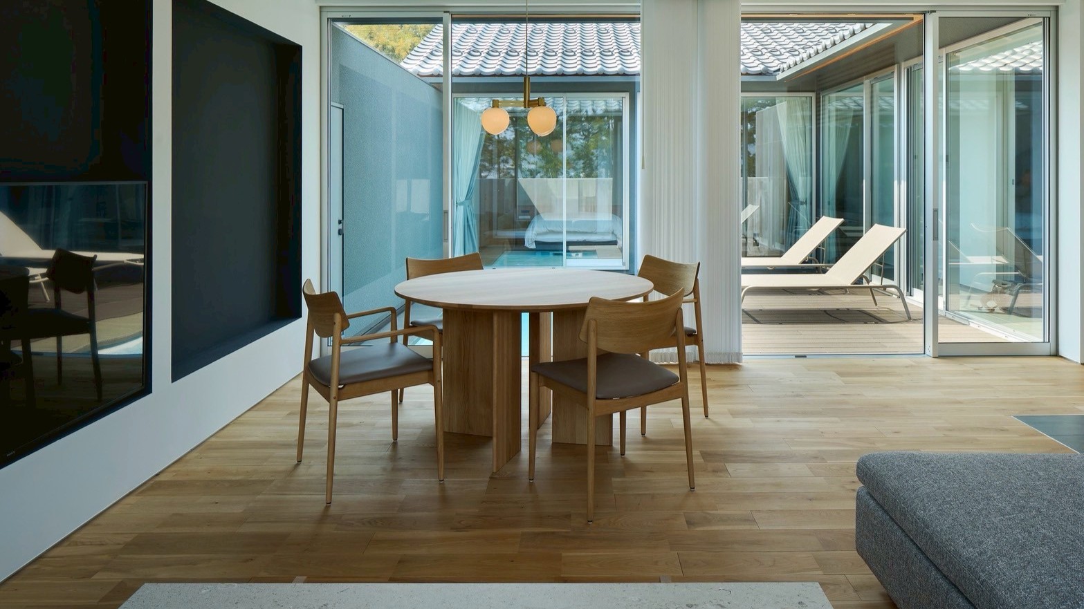 【bliss（ブリス）】天橋立を望み、ゆったりと寛げるリビング。