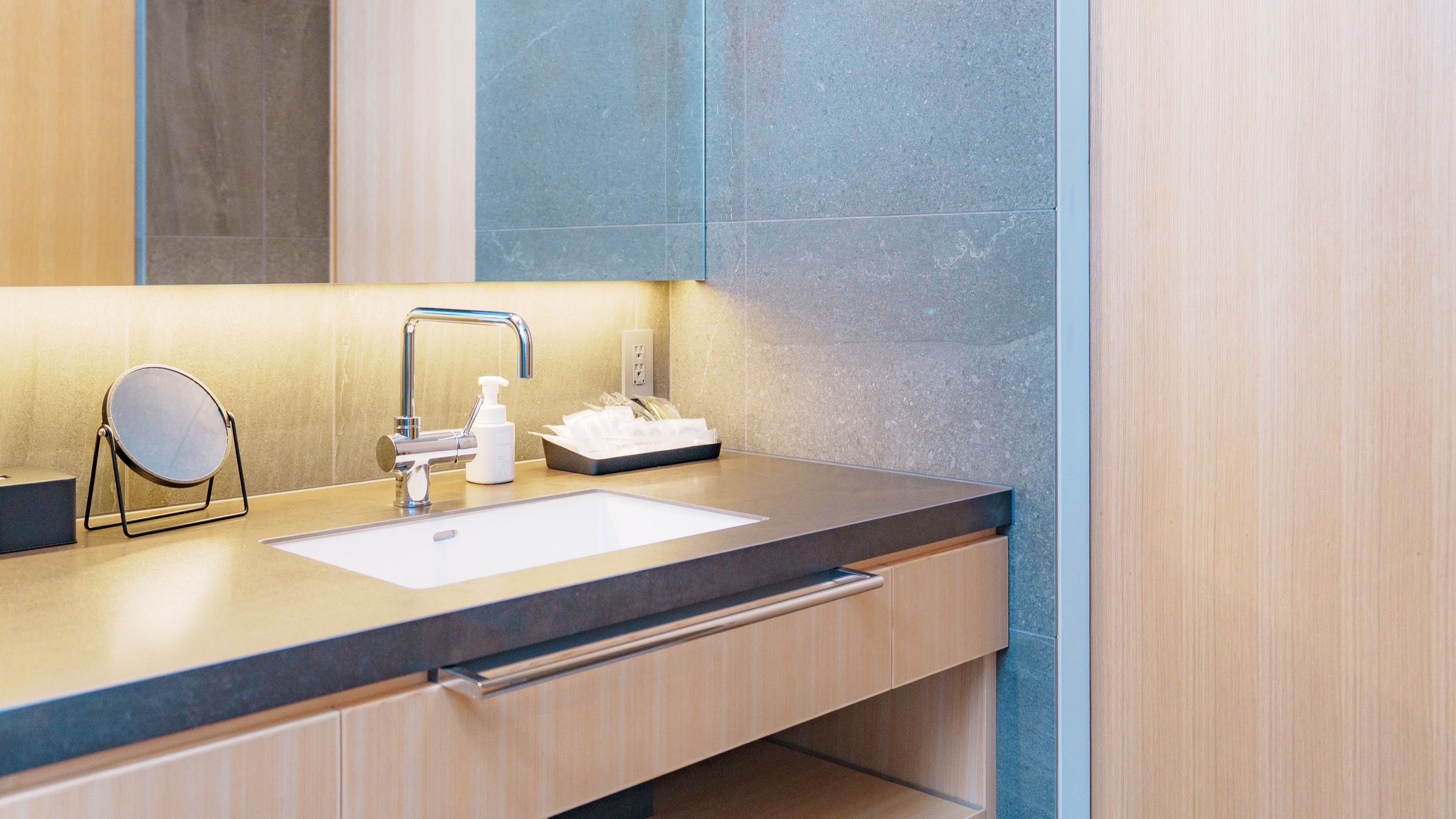 【calm（カーム）】洗面台