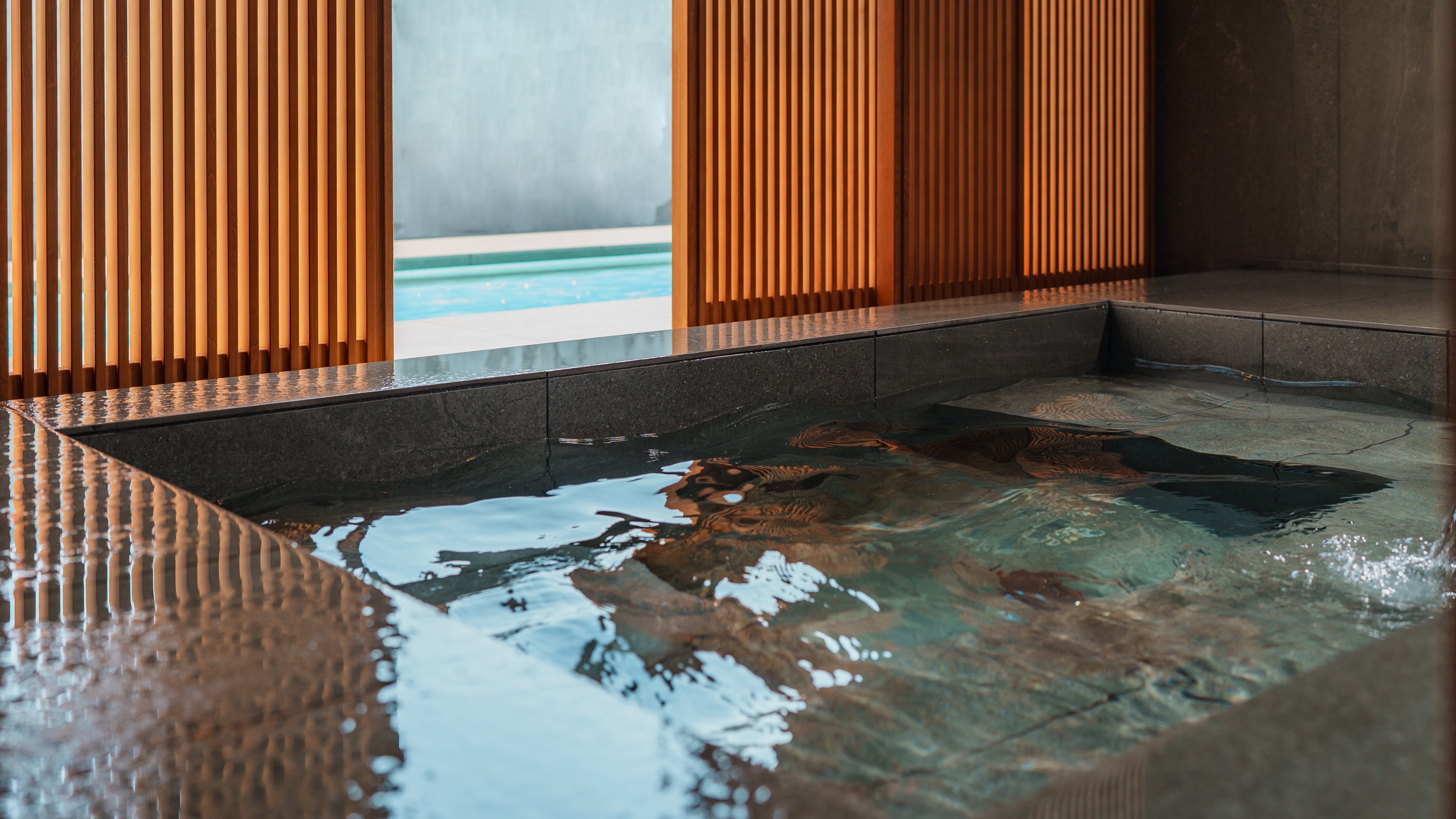 【aeon（エオン）】露天風呂でゆったりと湯浴みを愉しむ。