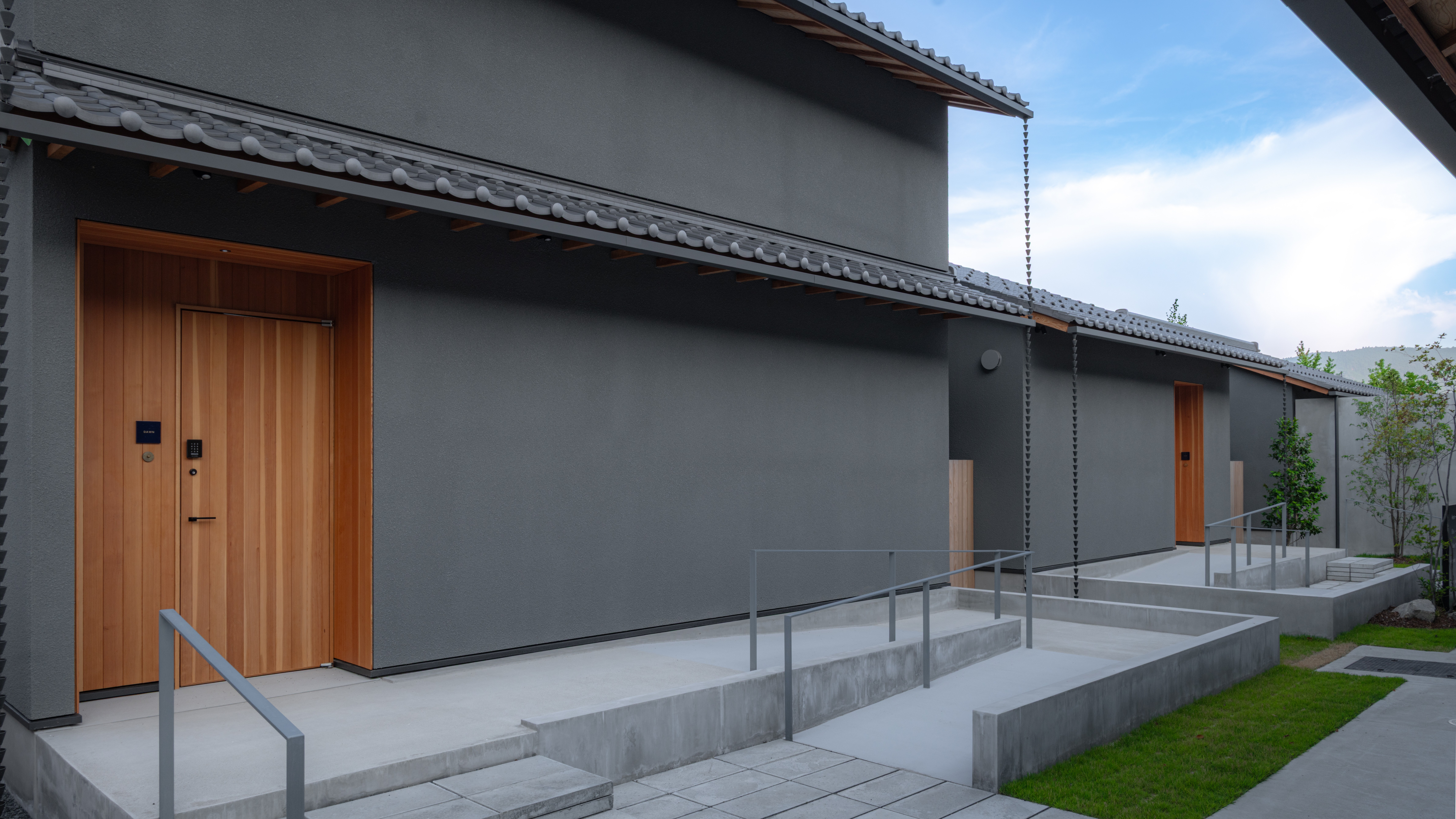  【外観】天橋立の運河沿いで、非日常の情景を味わう。