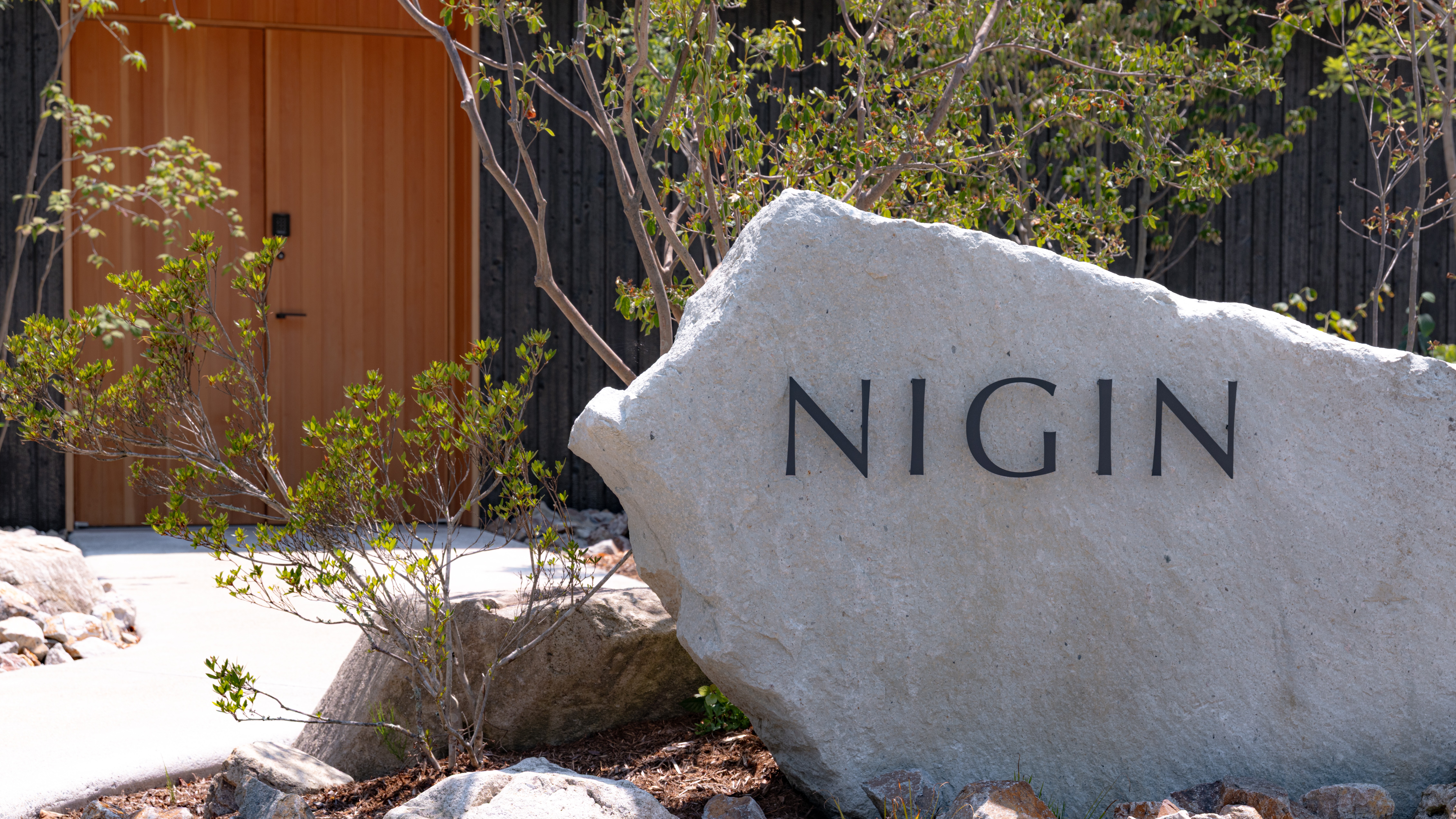 【外観】天橋立の運河沿いで、非日常の情景を味わう。