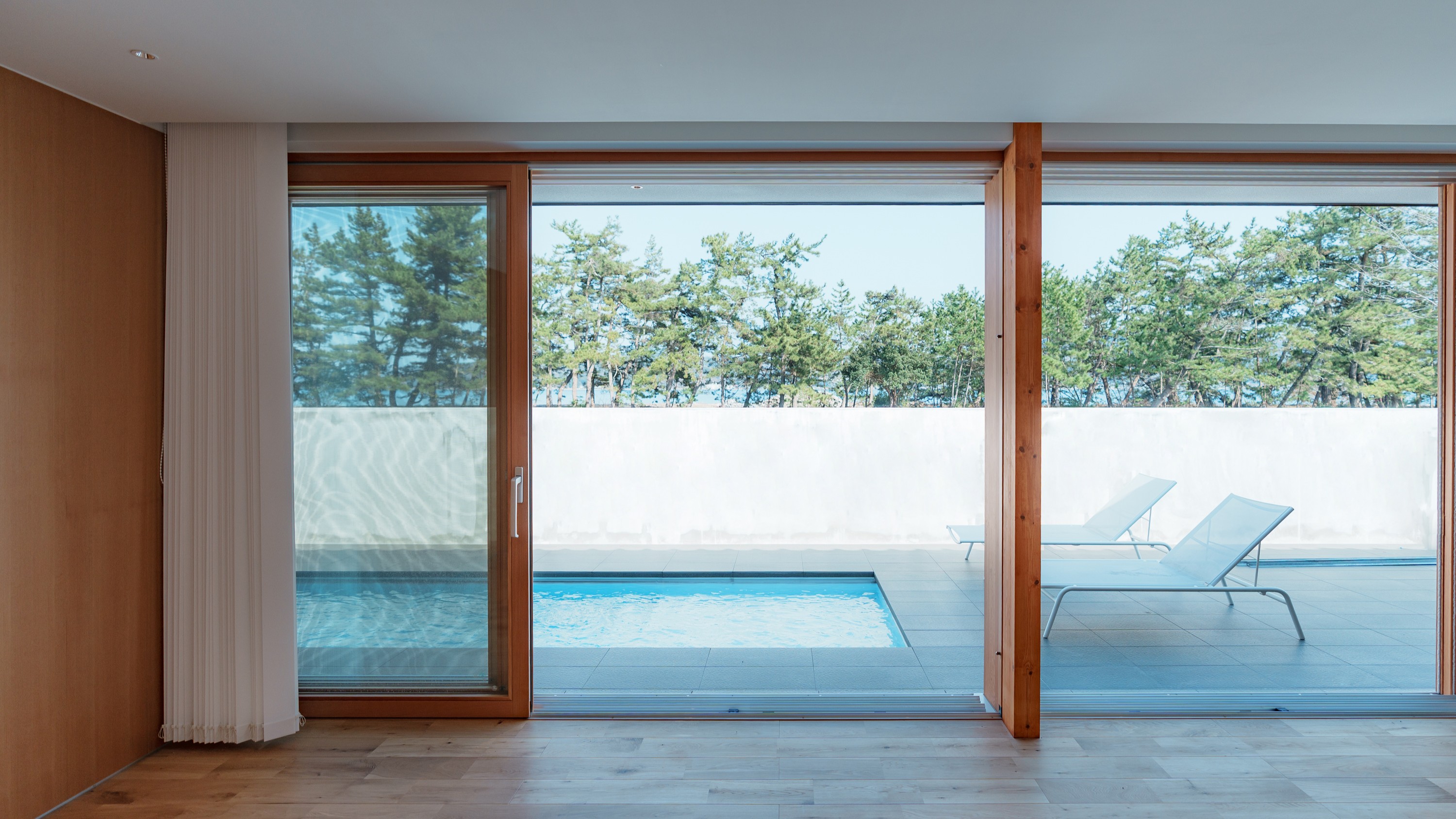 【aeon（エオン）】プールビューで、ごゆるりと。