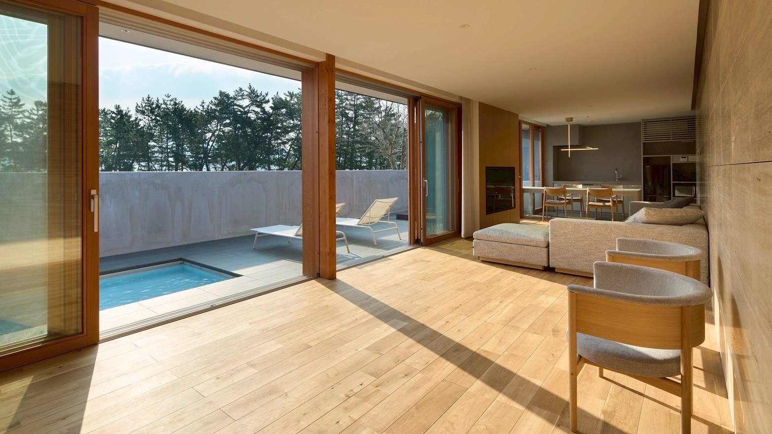 【aeon（エオン）】ゆったりと過ごせるリビング。