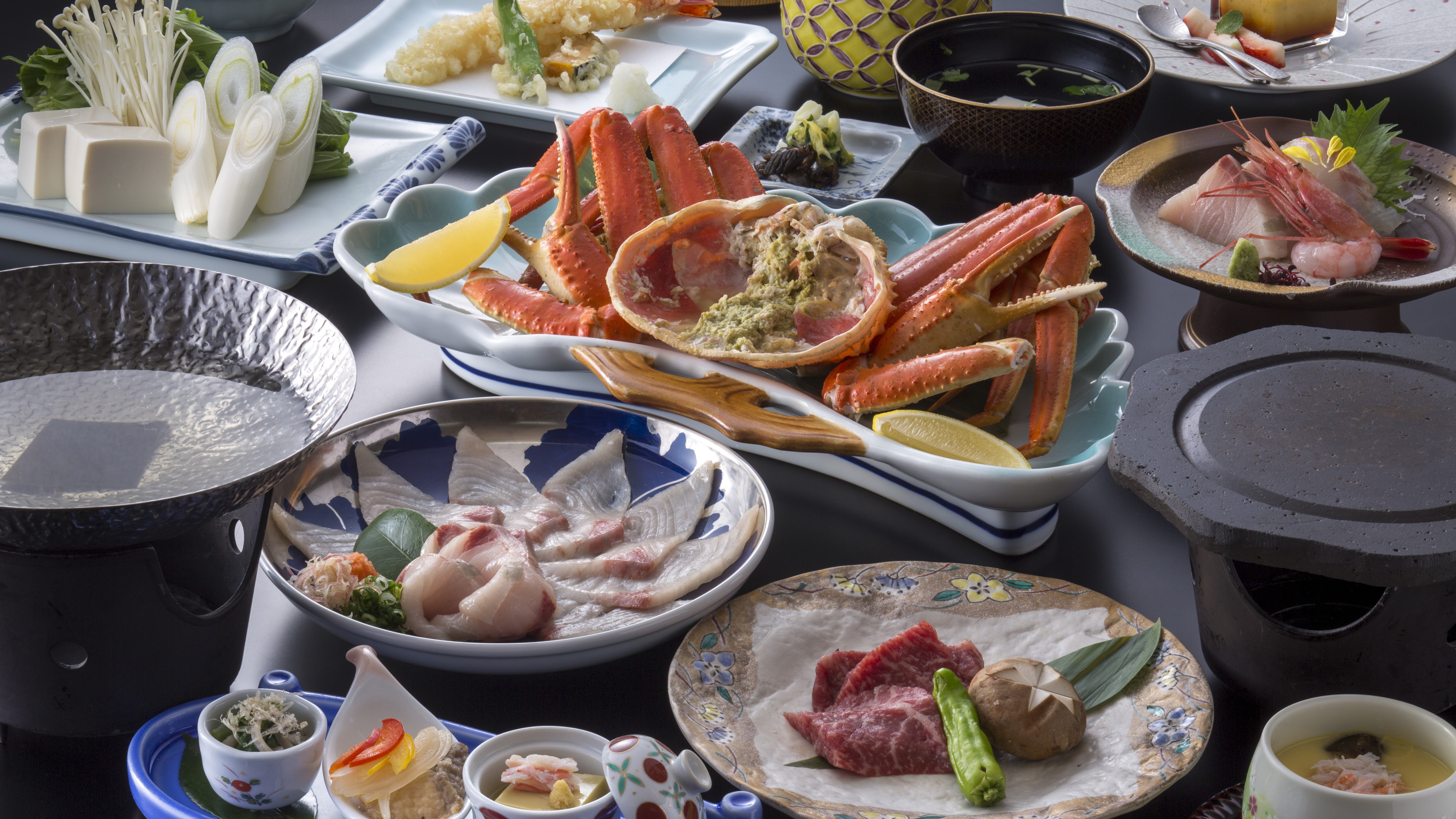 【カニ&times;ぶり】冬の味覚の王様「松葉ガニ」＆「ぶりしゃぶ」＆「和牛の石焼きステーキ」を贅沢に味わう！