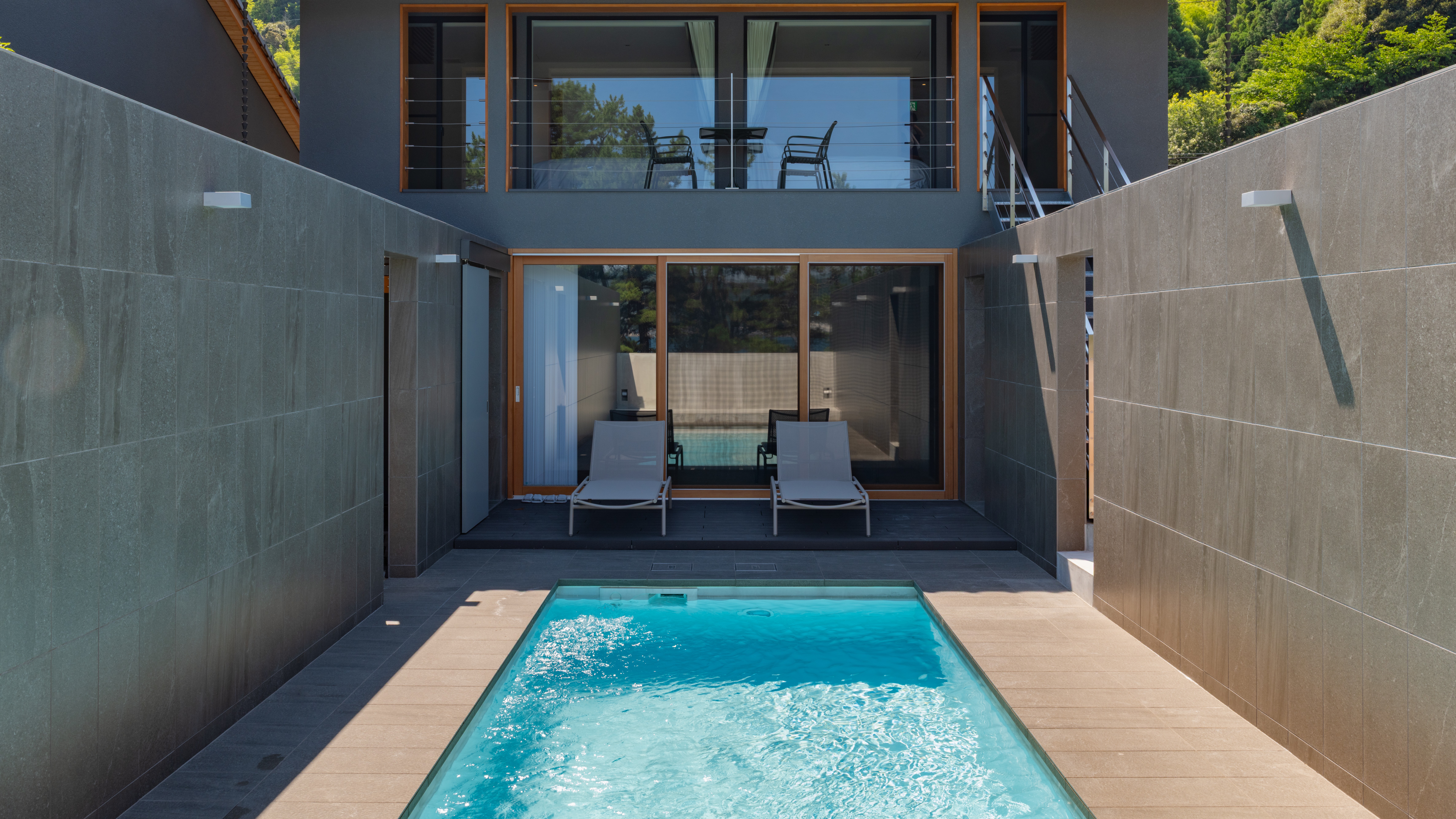 【dawn（ドーン）】天橋立に溶け込むようなプールで愉しむ。