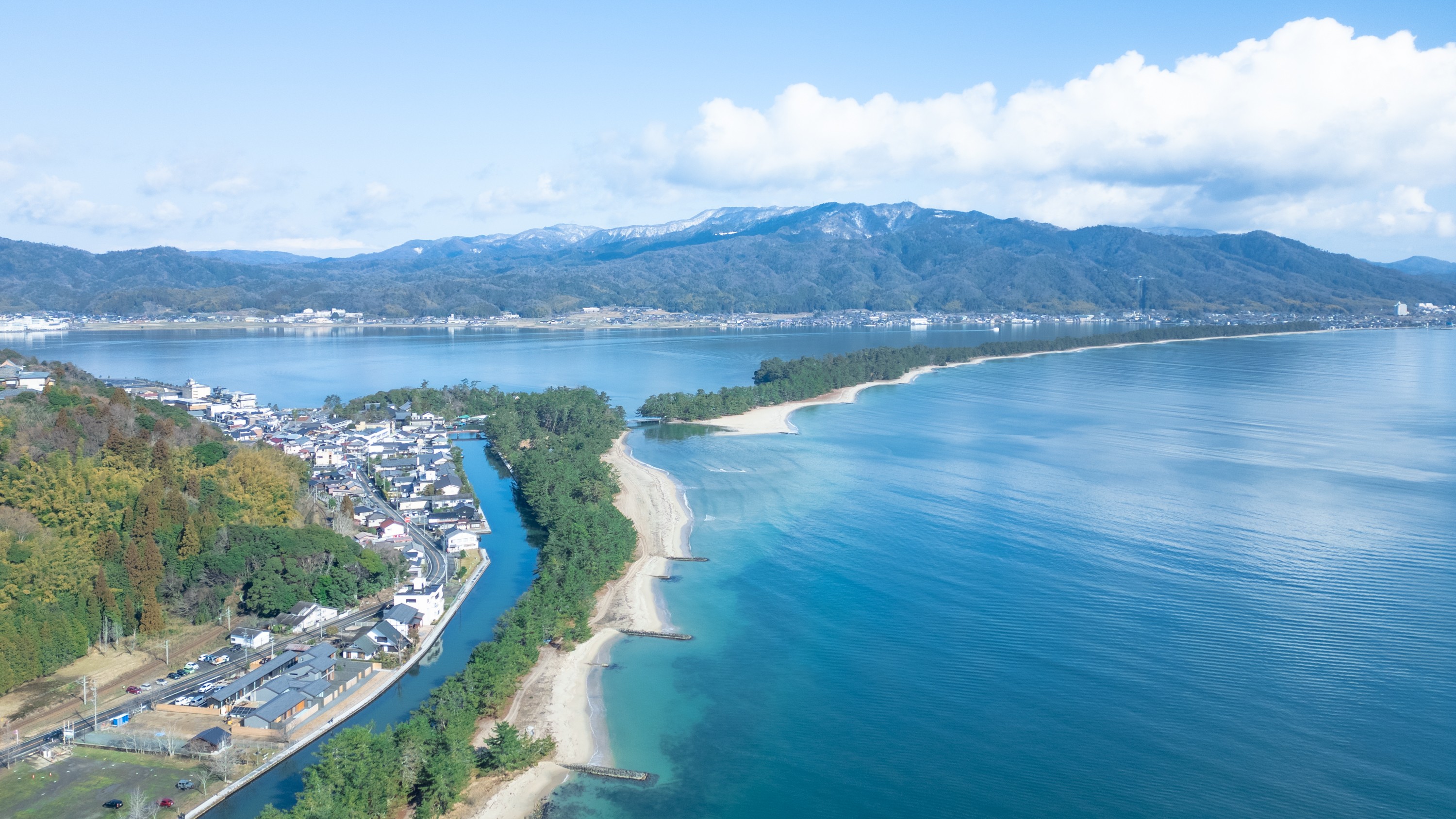 【周辺の景色】天橋立の運河沿いで、非日常の情景を味わう。