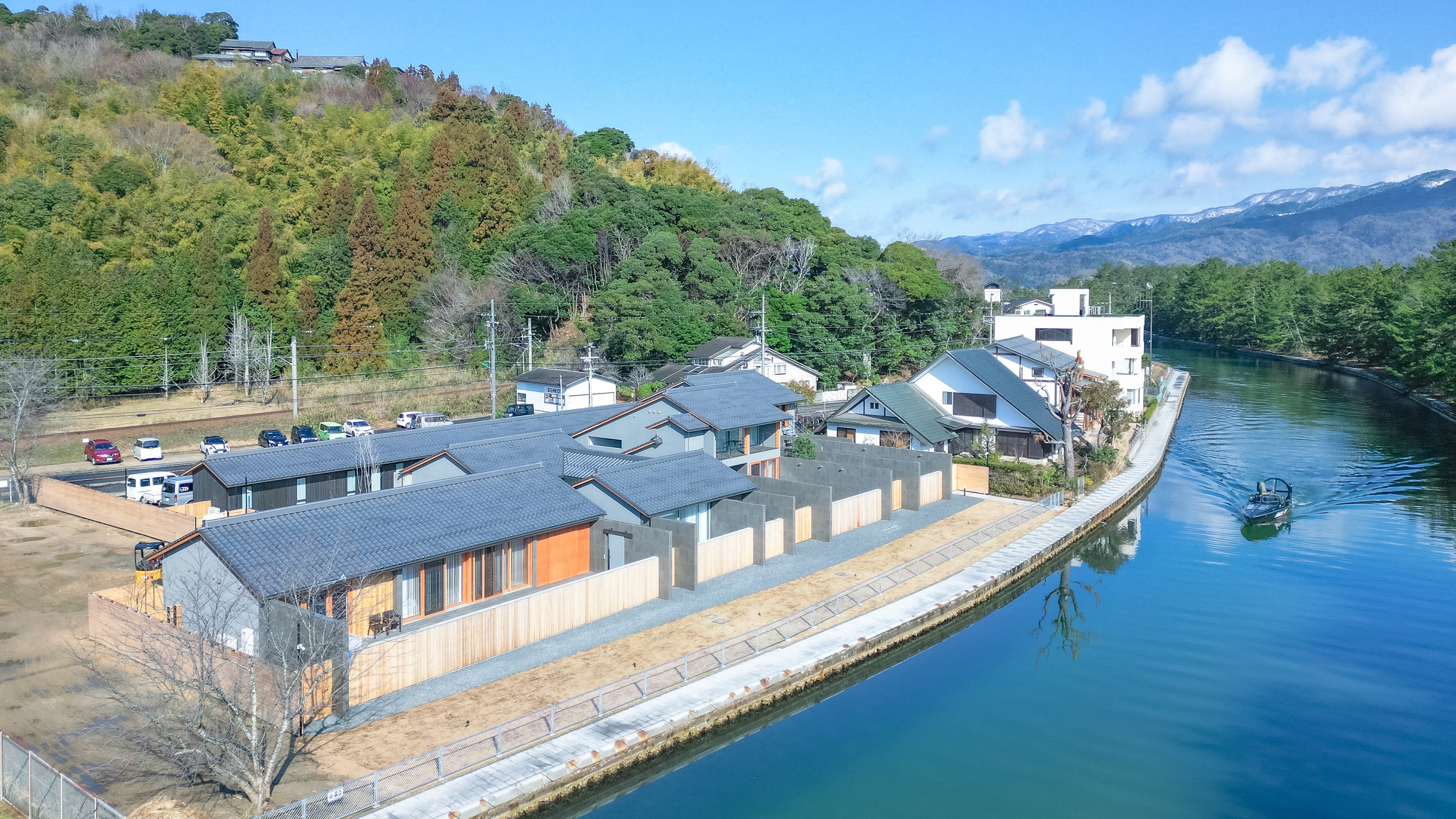 【周辺の景色】天橋立の運河沿いで、非日常の情景を味わう。