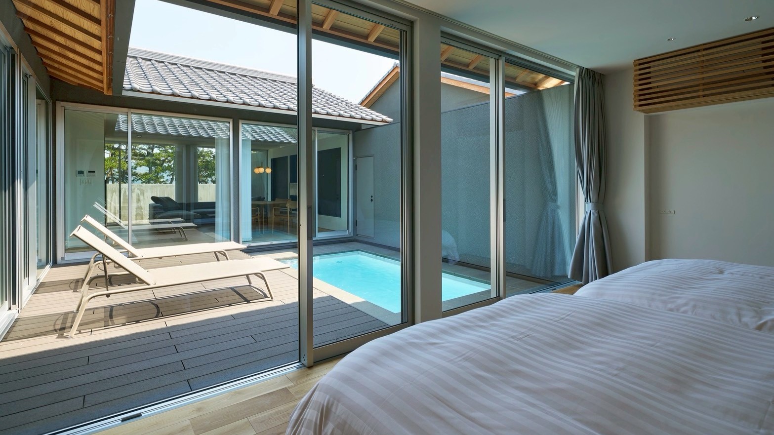 【bliss（ブリス）】プールビューのベッドルーム。