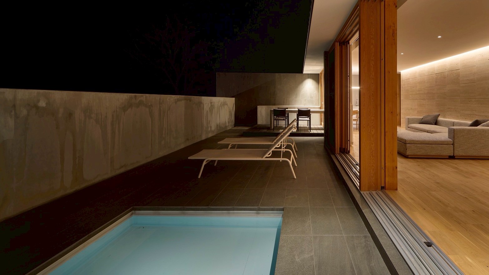 【aeon（エオン）】天橋立の運河を一望するテラス付のプライベートプールで、夜の時間をごゆるりと。