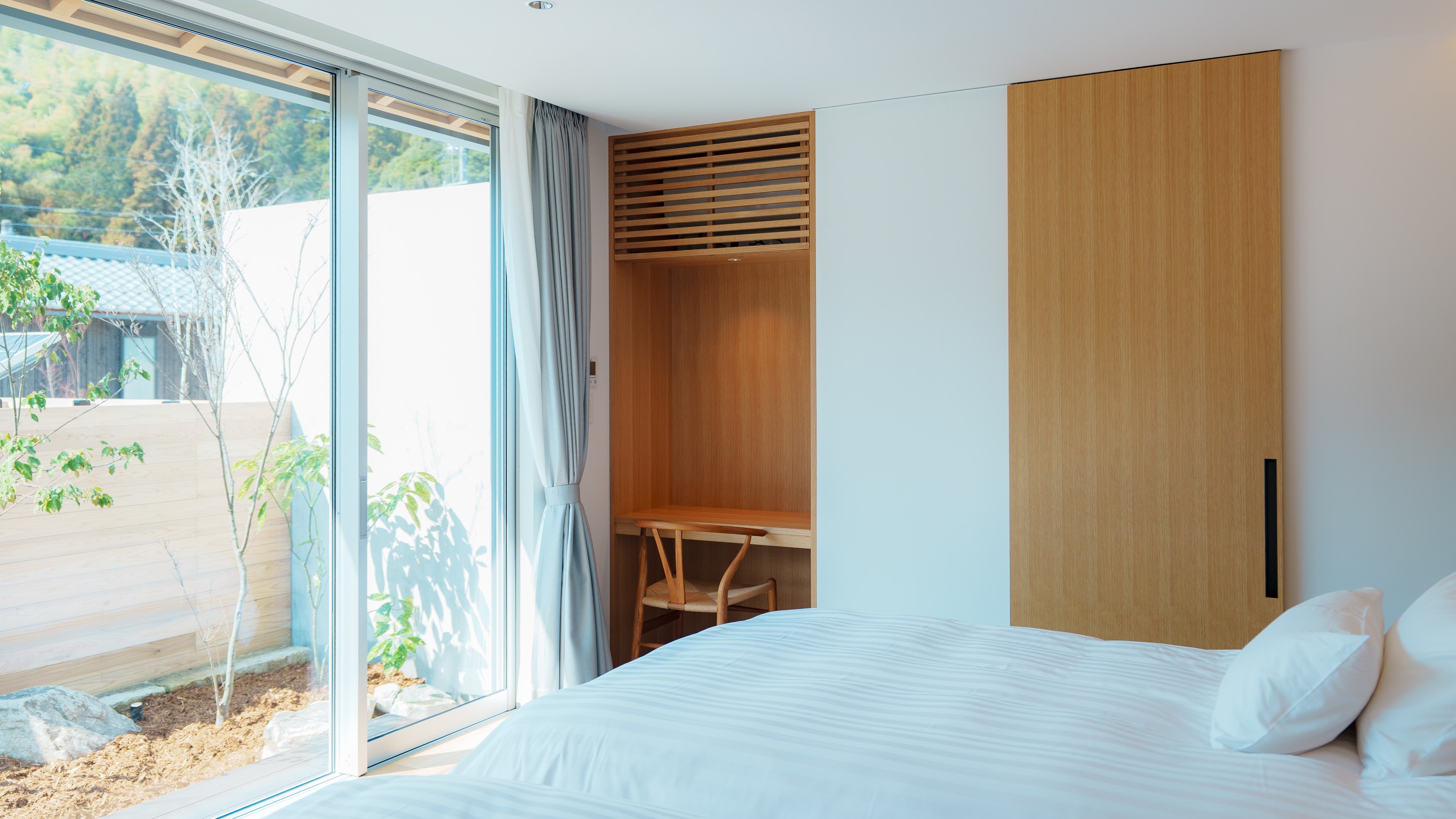 【aeon（エオン）】天橋立に溶け込むように眠りにつく。