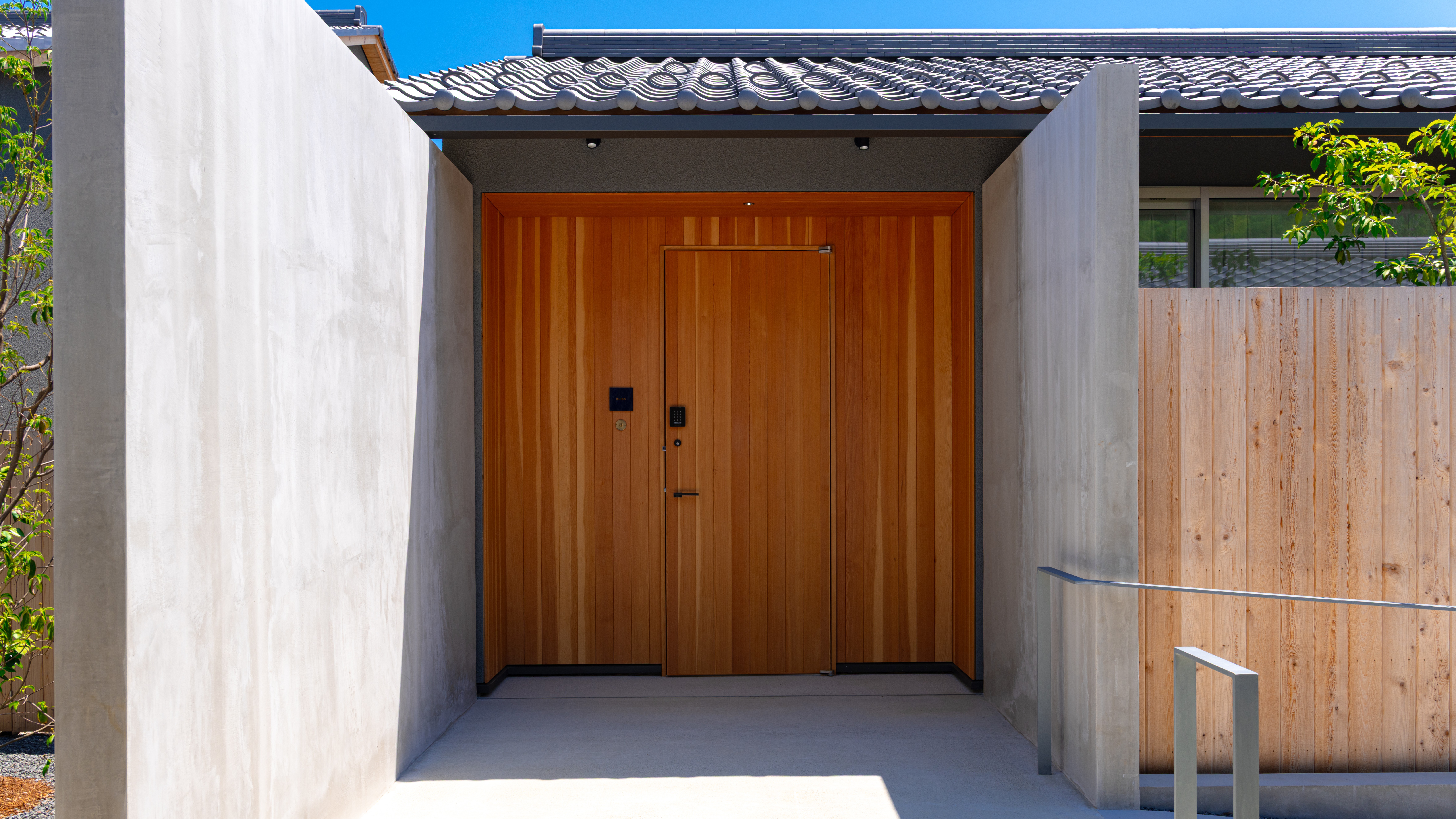 【外観】天橋立の運河沿いで、非日常の情景を味わう。