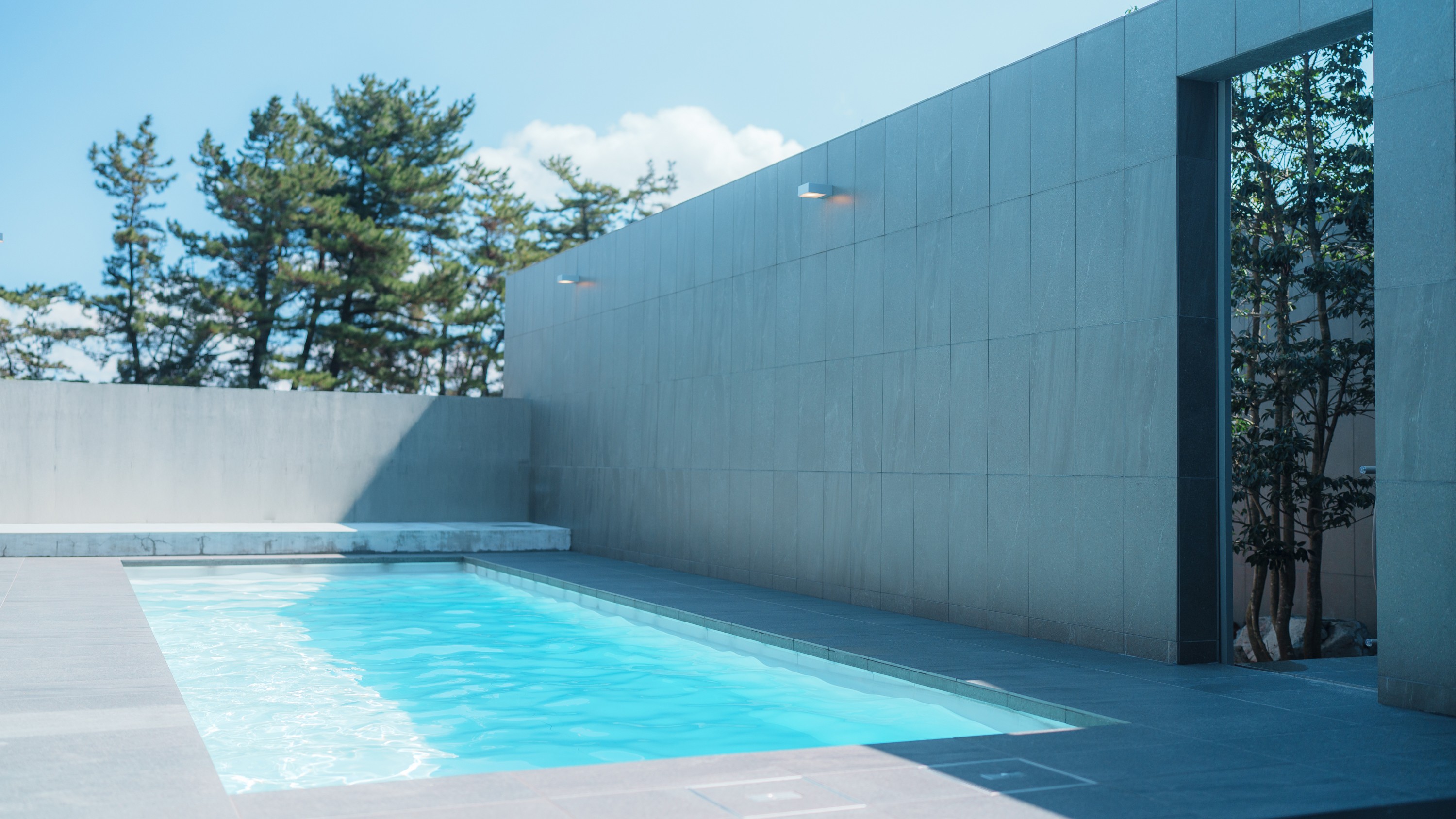 【dawn（ドーン）】天橋立に溶け込むようなプールで愉しむ。