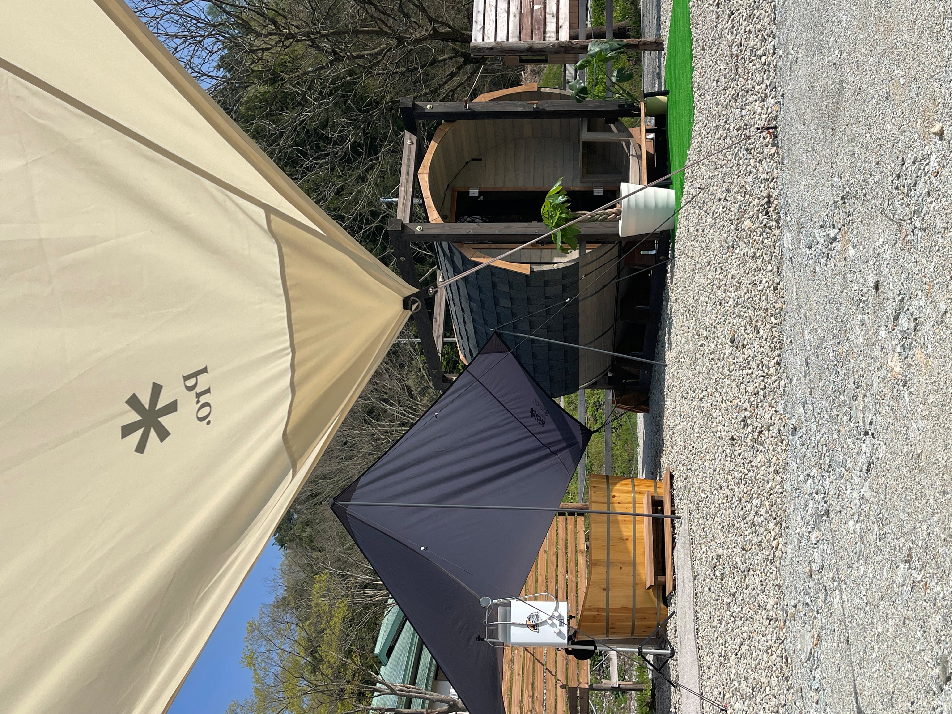 SnowPeakのタープの下でアウトドア＆サウナ体験を