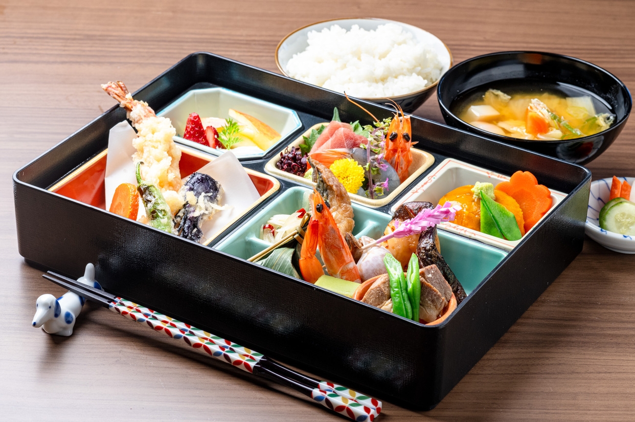 【オープニング特別価格】【箱膳プラン】2食付き　天香石の岩盤風呂と特製布団で目覚め最高！《2名様〜》