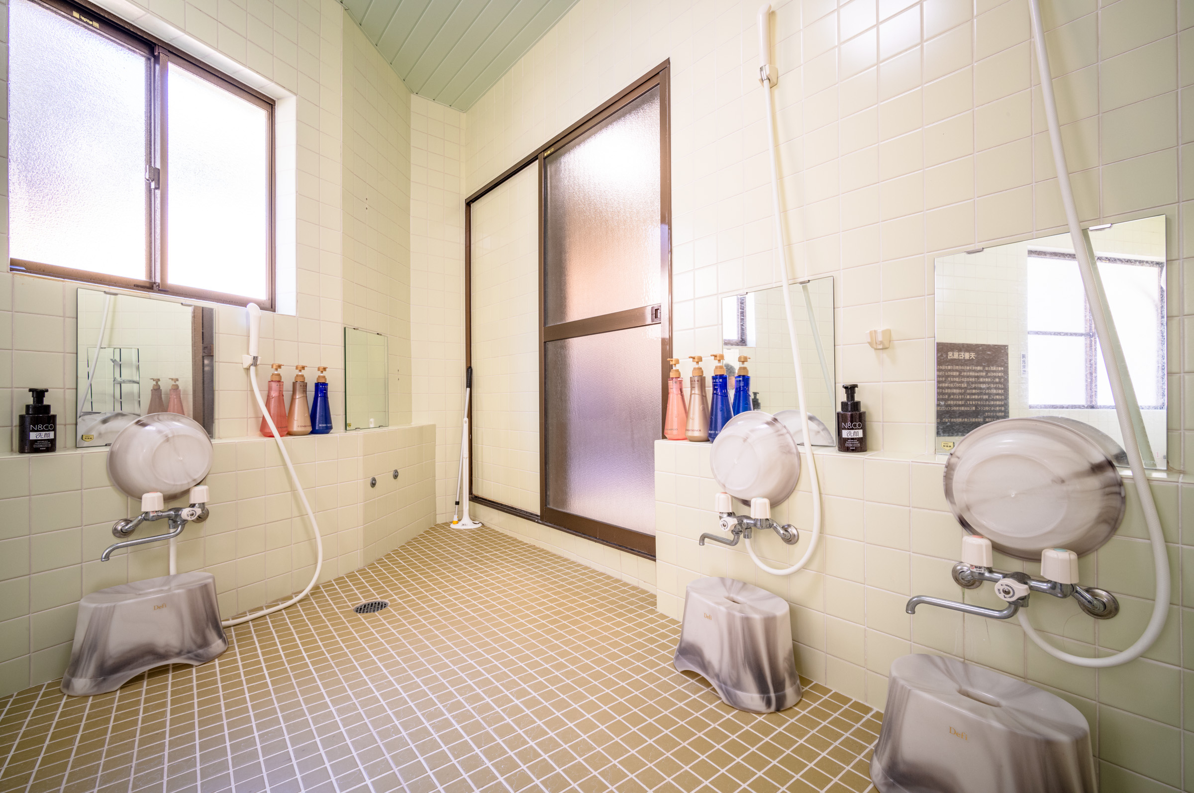 岩盤のゆ 洗い場(女性）