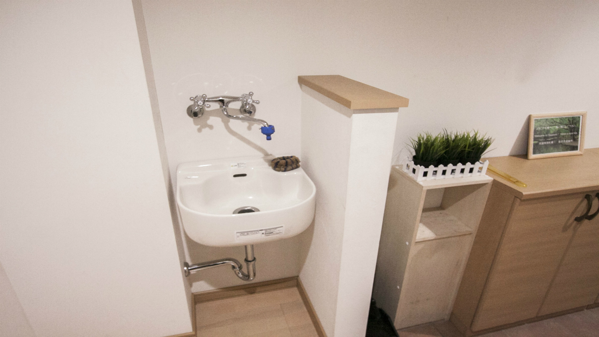 エントランスに手洗い場があるので安心！