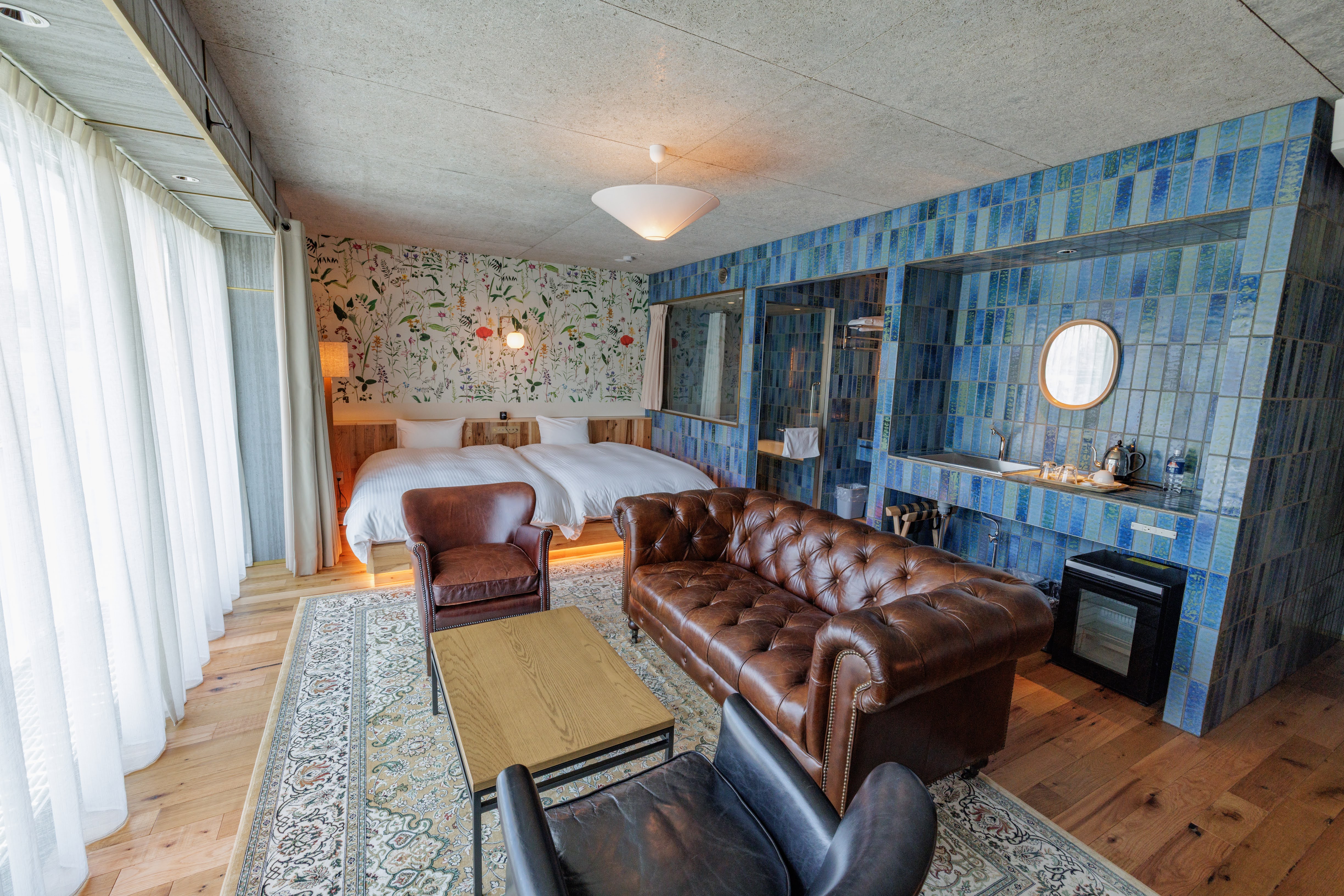 PREMIUM（セミダブルベッド&times;2台）