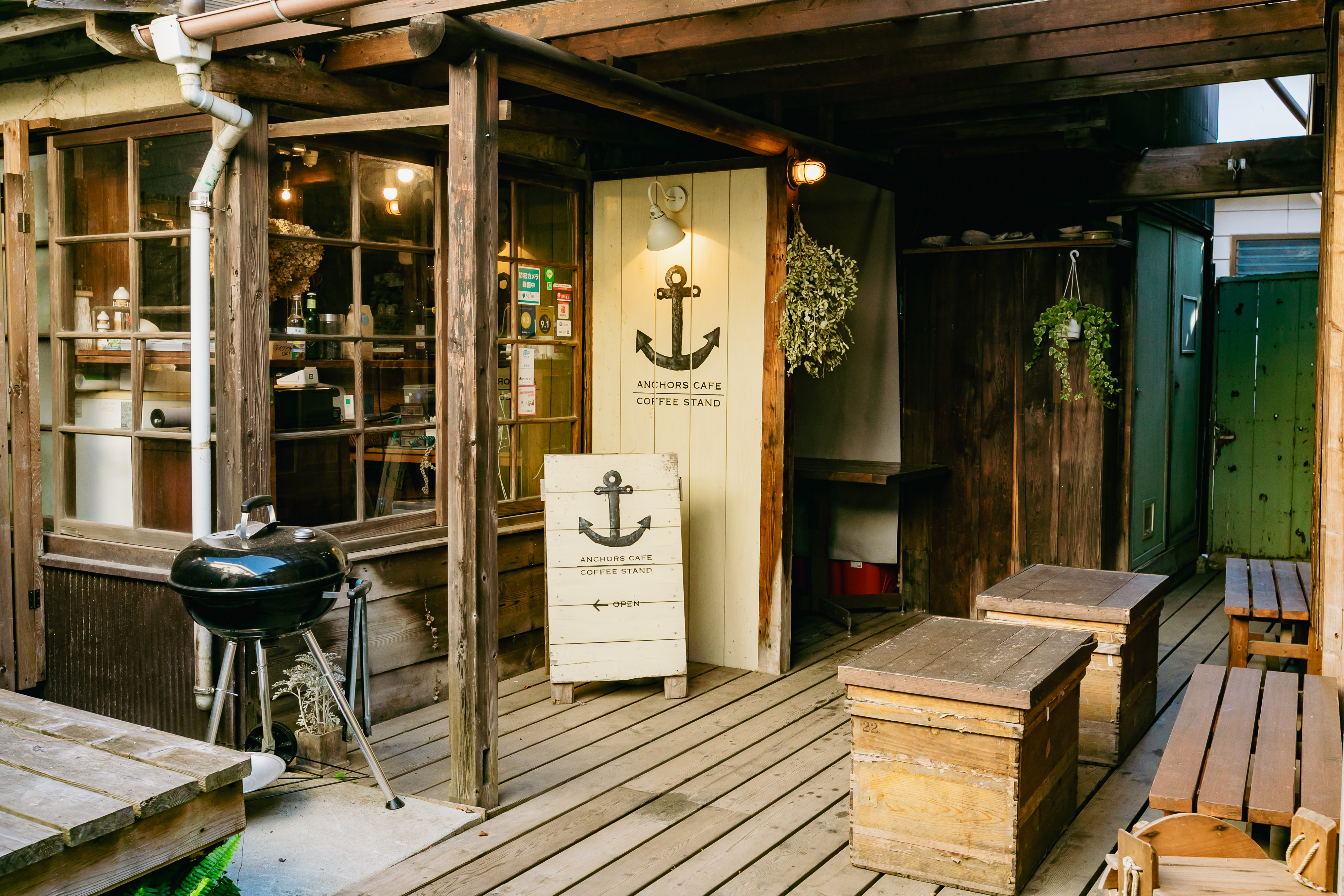 お泊まりの方限定のコーヒースタンド「アンカーズカフェ」（外観）