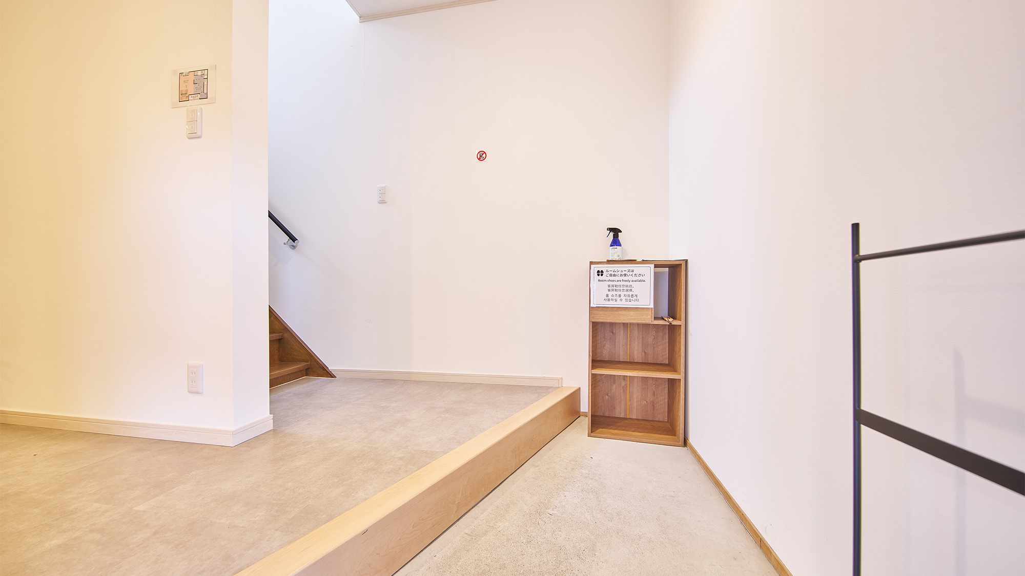 ・【玄関】広々としたスペースを確保。大人数での出入りもスムーズです